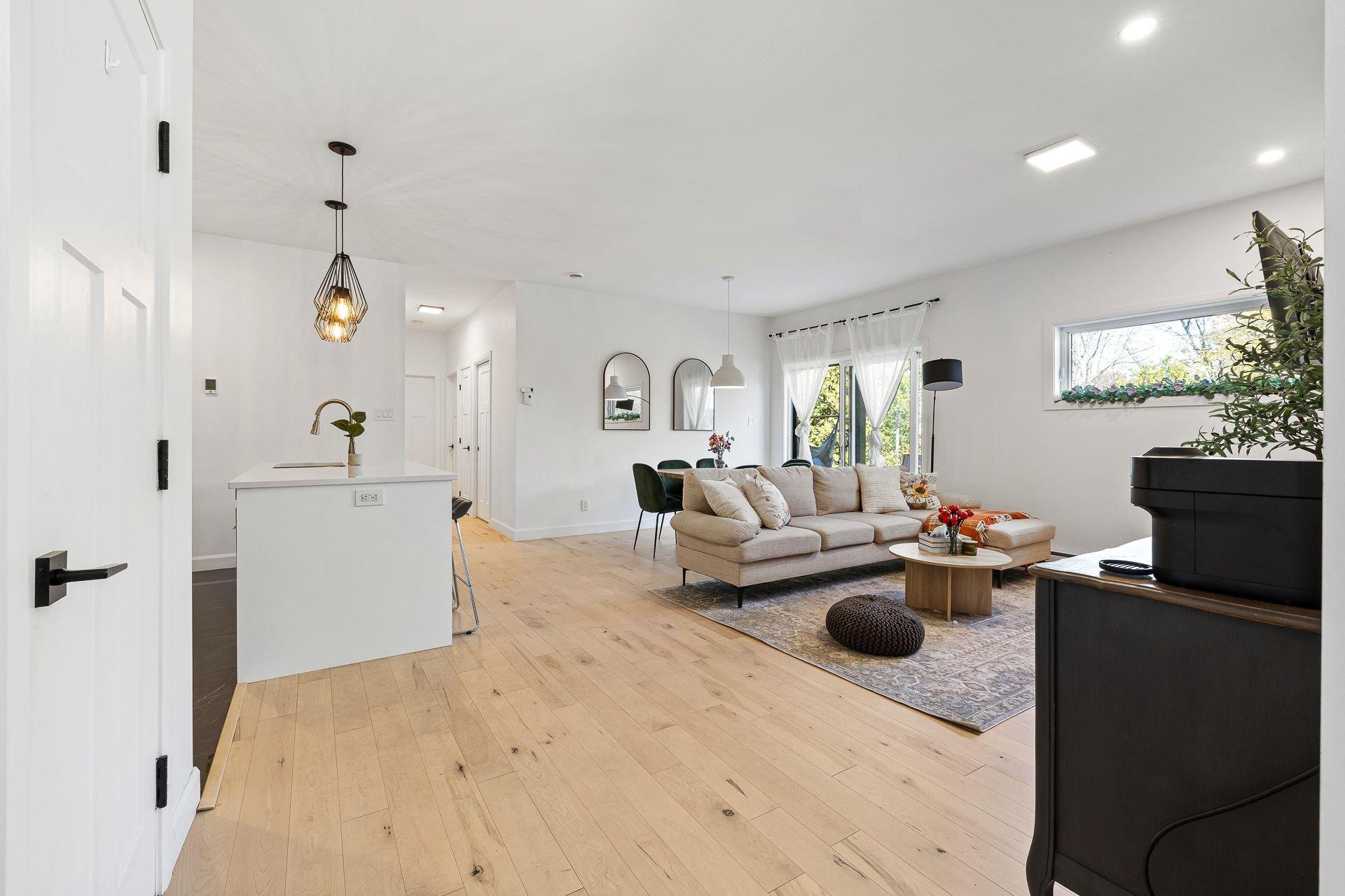 









201


Rue Juliette-Huot

, 1,
Cowansville,




QC
J2K0M3

