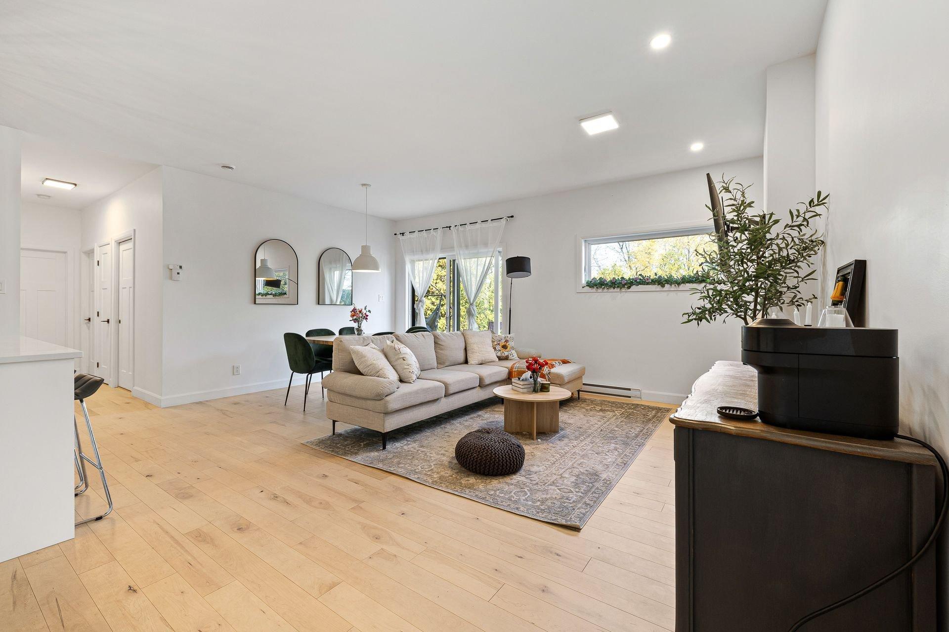 









201


Rue Juliette-Huot

, 1,
Cowansville,




QC
J2K0M3

