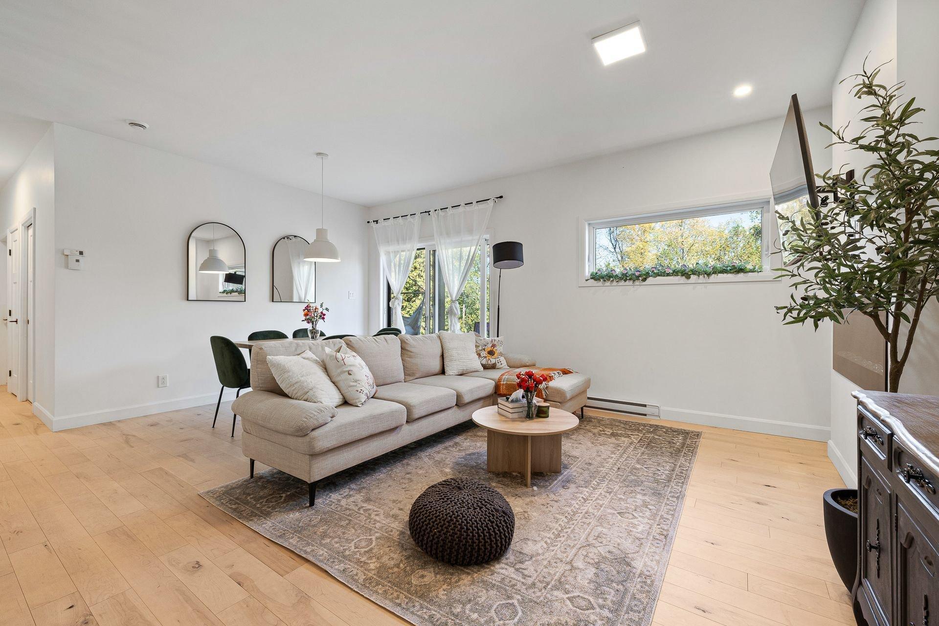 









201


Rue Juliette-Huot

, 1,
Cowansville,




QC
J2K0M3

