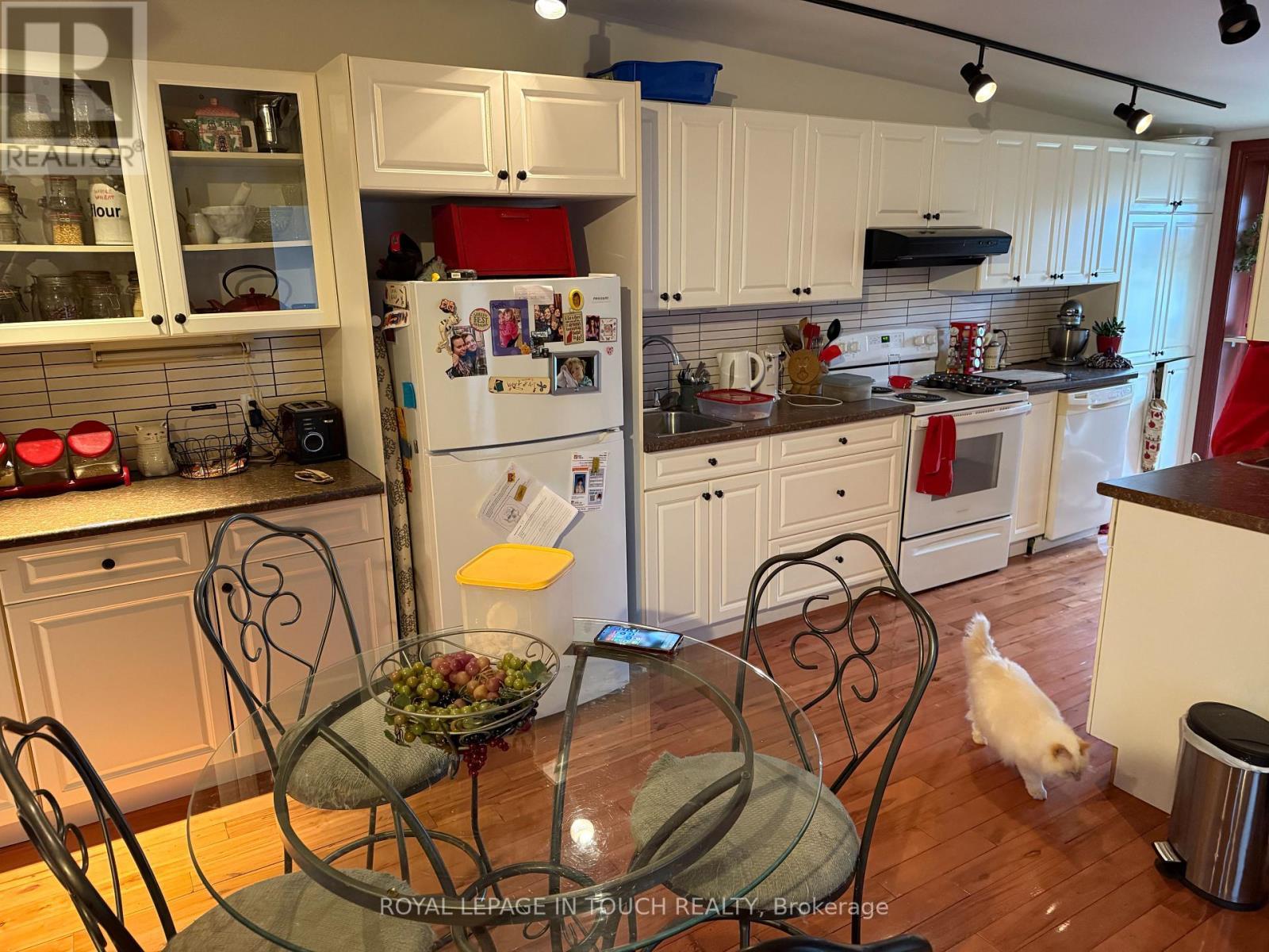 












44 MAIN STREET

,
Penetanguishene,




Ontario
L9M1T2

