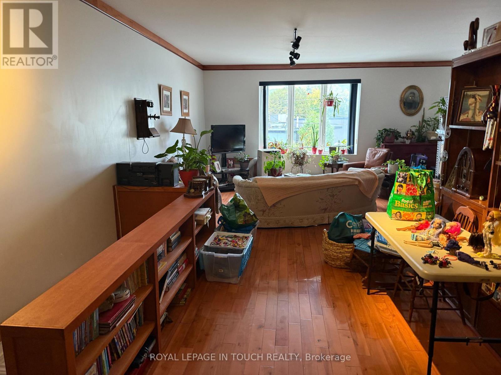 












44 MAIN STREET

,
Penetanguishene,




Ontario
L9M1T2

