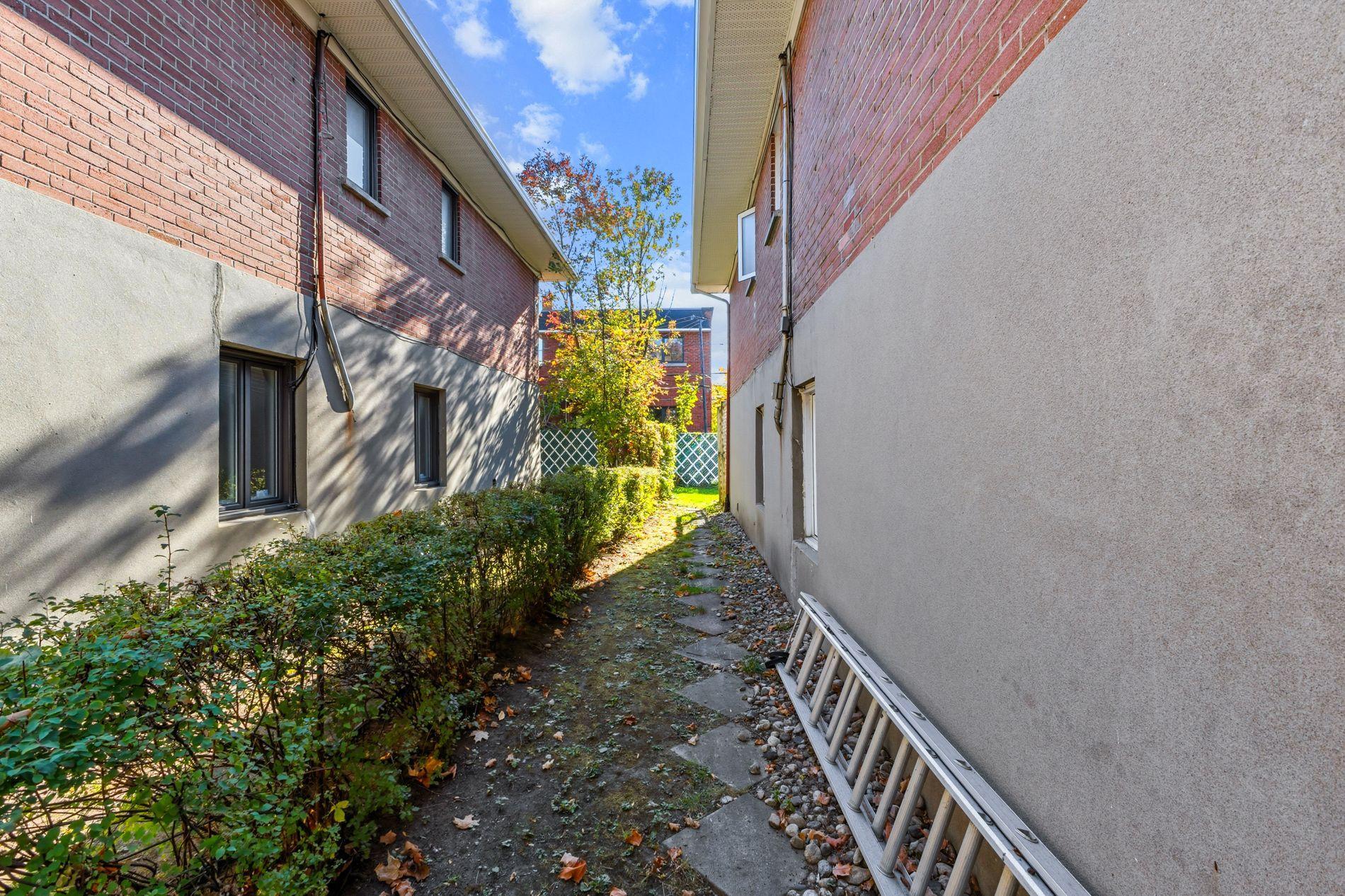 









4900


Boul. Cavendish

,
Montréal (Côte-des-Neiges/Notre-Dame-de-Grâce),




QC
H4V2R3

