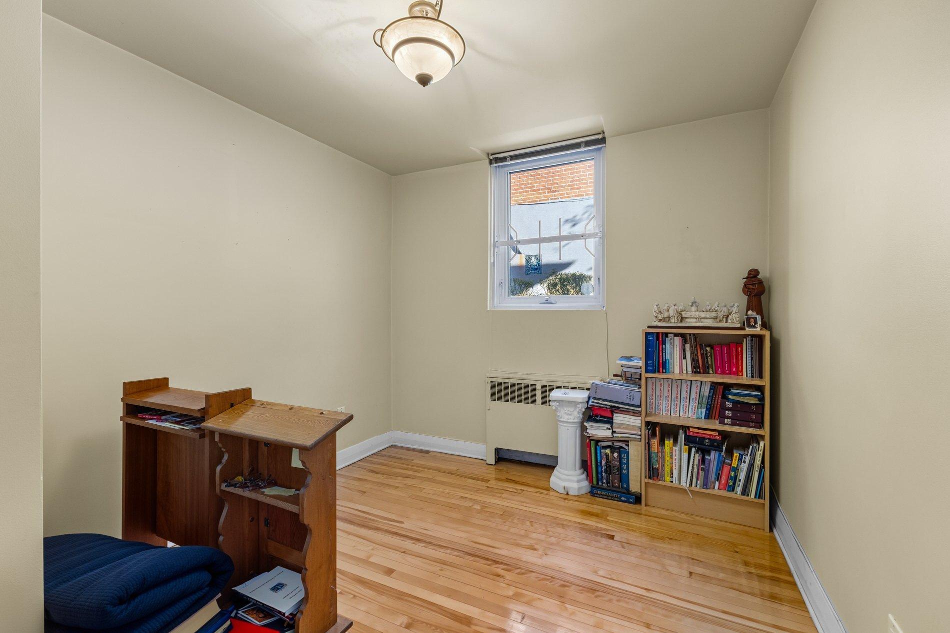 









4900


Boul. Cavendish

,
Montréal (Côte-des-Neiges/Notre-Dame-de-Grâce),




QC
H4V2R3

