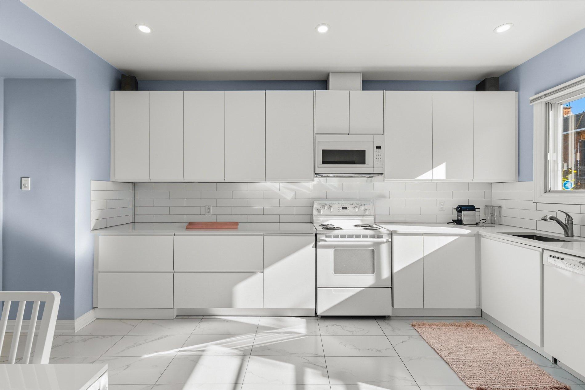 









4900


Boul. Cavendish

,
Montréal (Côte-des-Neiges/Notre-Dame-de-Grâce),




QC
H4V2R3

