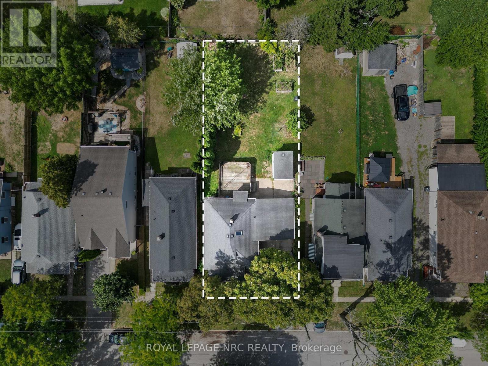 












27 MAPLECREST AVENUE

,
St. Catharines (Burleigh Hill),




Ontario
L2T1A7

