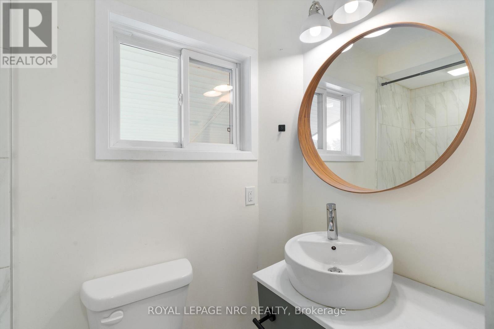 












27 MAPLECREST AVENUE

,
St. Catharines (Burleigh Hill),




Ontario
L2T1A7

