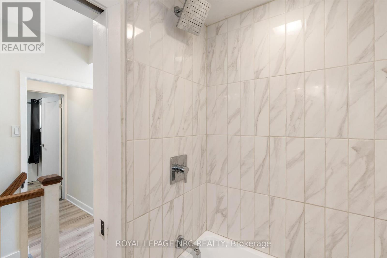 












27 MAPLECREST AVENUE

,
St. Catharines (Burleigh Hill),




Ontario
L2T1A7

