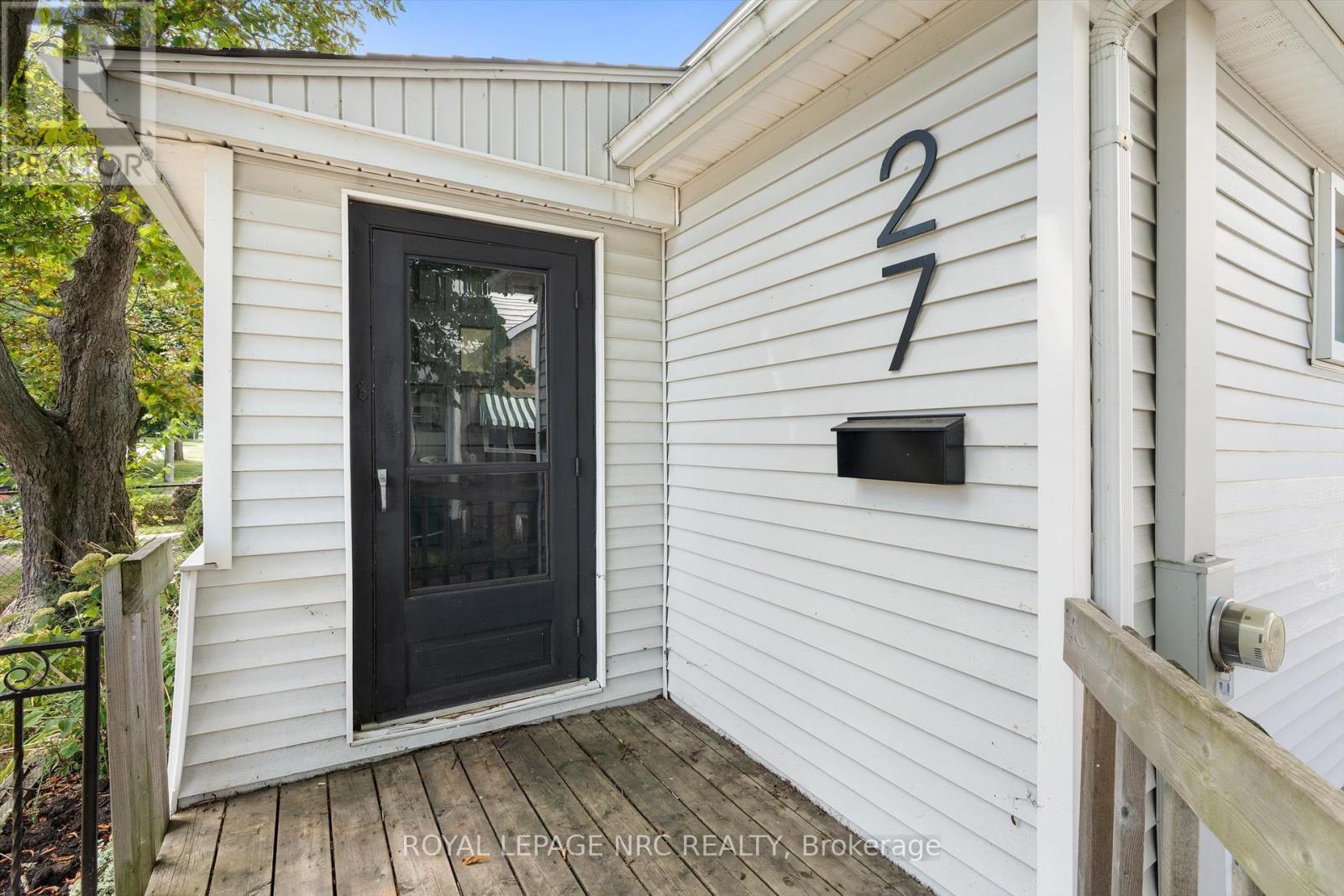 












27 MAPLECREST AVENUE

,
St. Catharines (Burleigh Hill),




Ontario
L2T1A7

