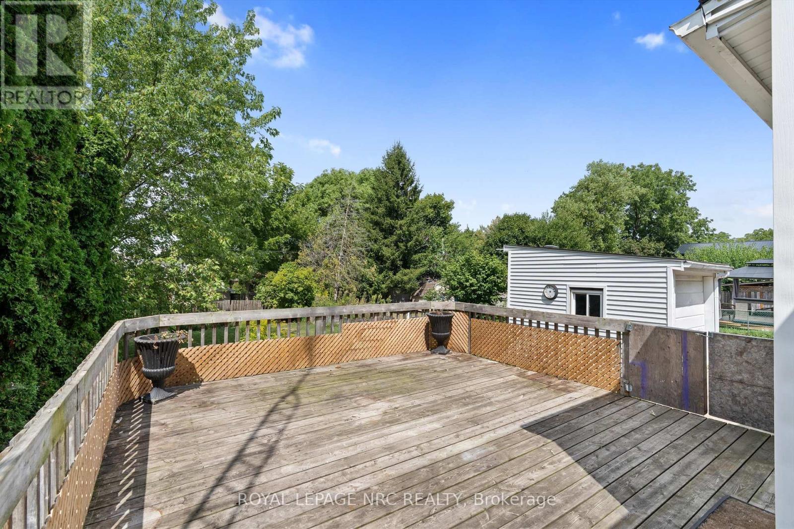 












27 MAPLECREST AVENUE

,
St. Catharines (Burleigh Hill),




Ontario
L2T1A7

