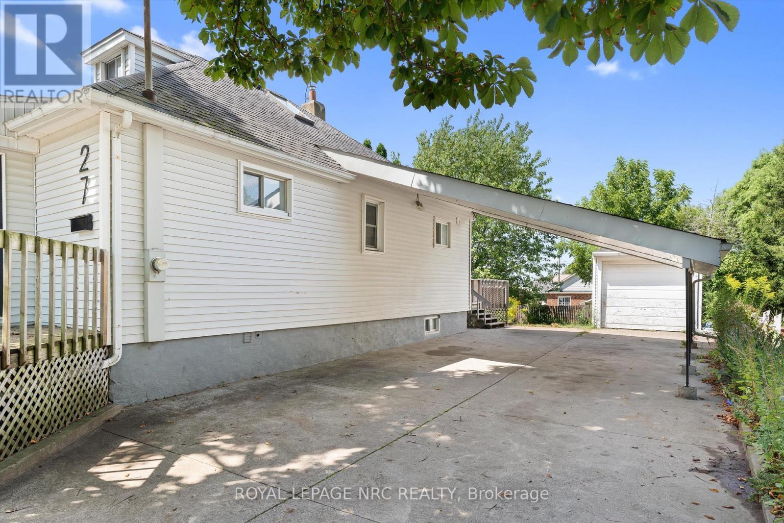 












27 MAPLECREST AVENUE

,
St. Catharines (Burleigh Hill),




Ontario
L2T1A7

