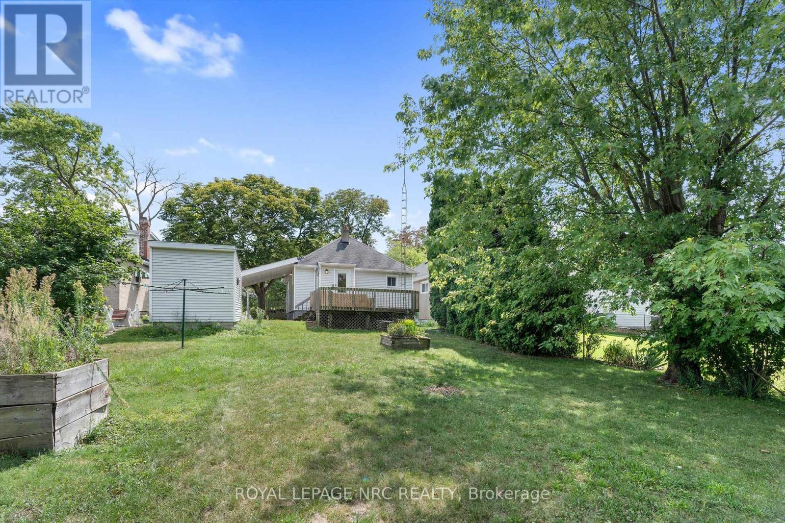 












27 MAPLECREST AVENUE

,
St. Catharines (Burleigh Hill),




Ontario
L2T1A7

