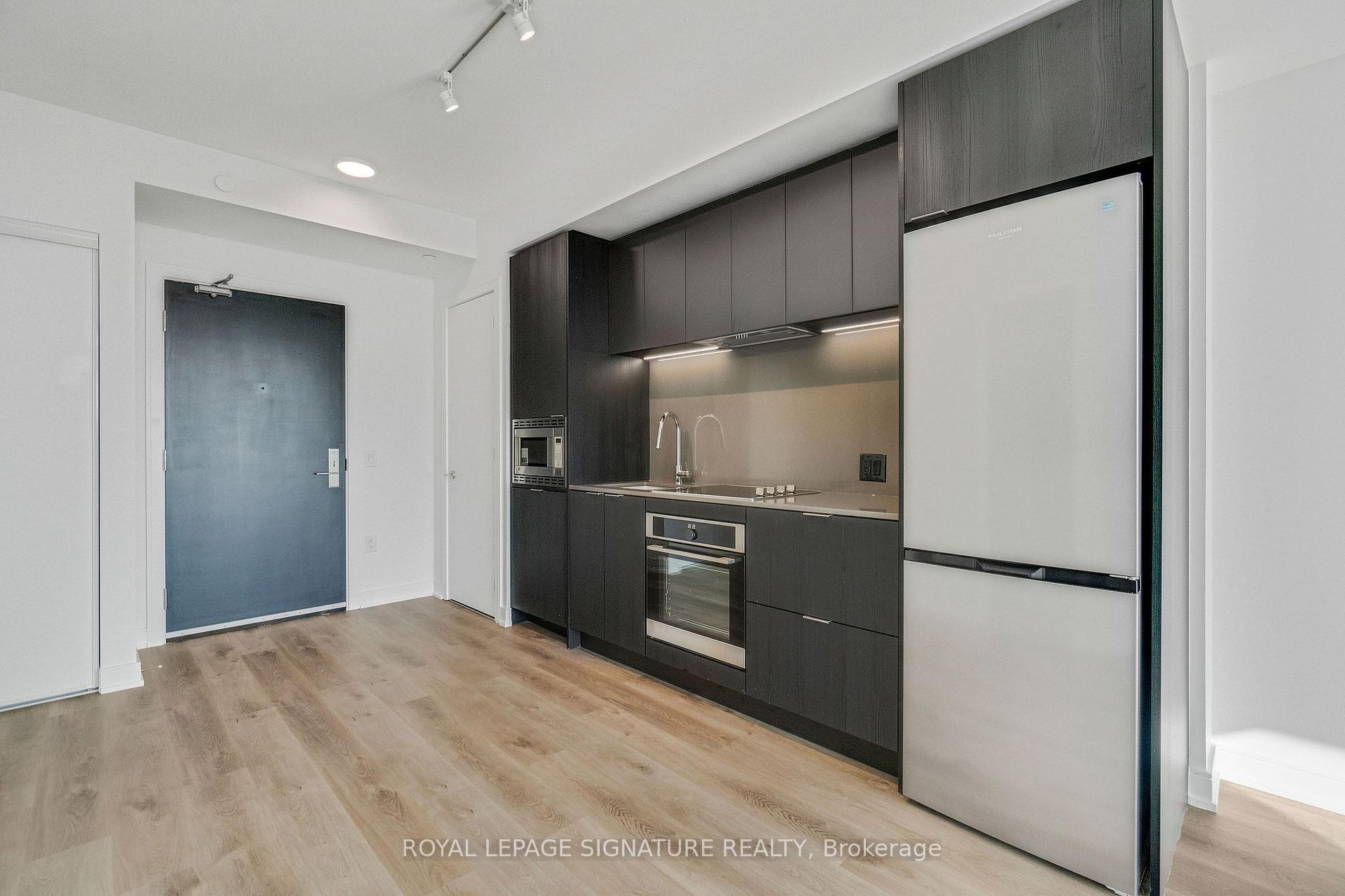 









3009


Novar

Road, 1211,
Mississauga,




ON
L5B 1H7

