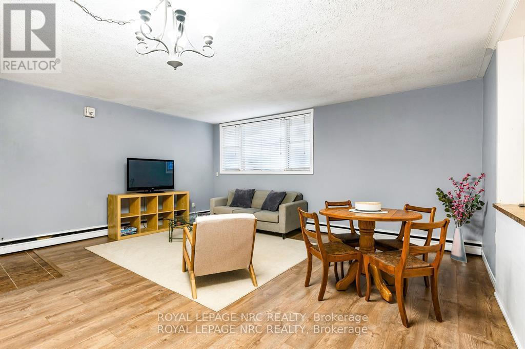 












7 - 454 CARLTON STREET

,
St. Catharines (Facer),




Ontario
L2M4X1

