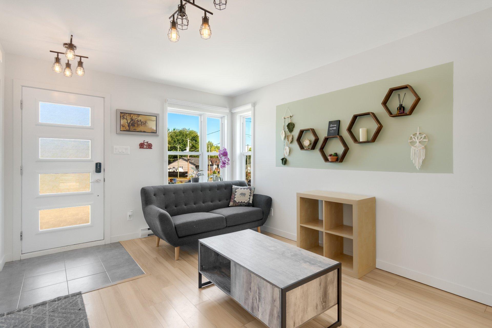 









16


Av. de la Campine

,
Waterloo,




QC
J0E2N0

