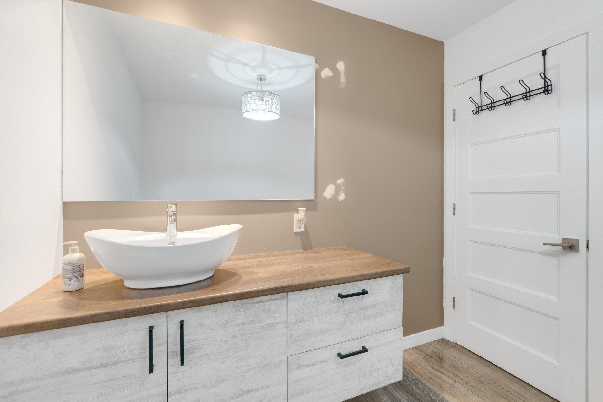 









16


Av. de la Campine

,
Waterloo,




QC
J0E2N0

