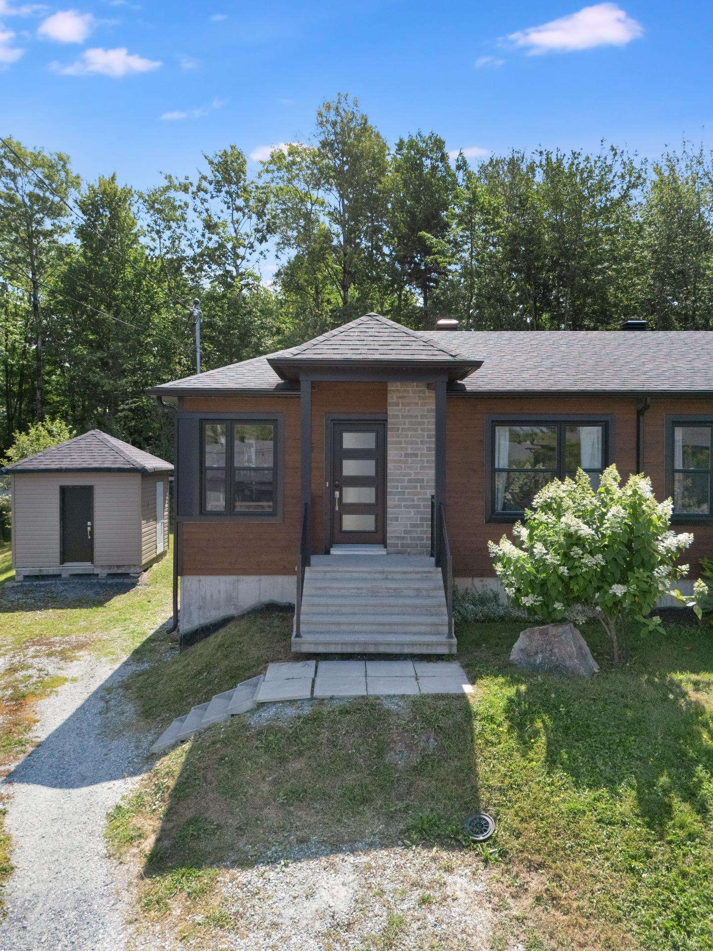 









16


Av. de la Campine

,
Waterloo,




QC
J0E2N0

