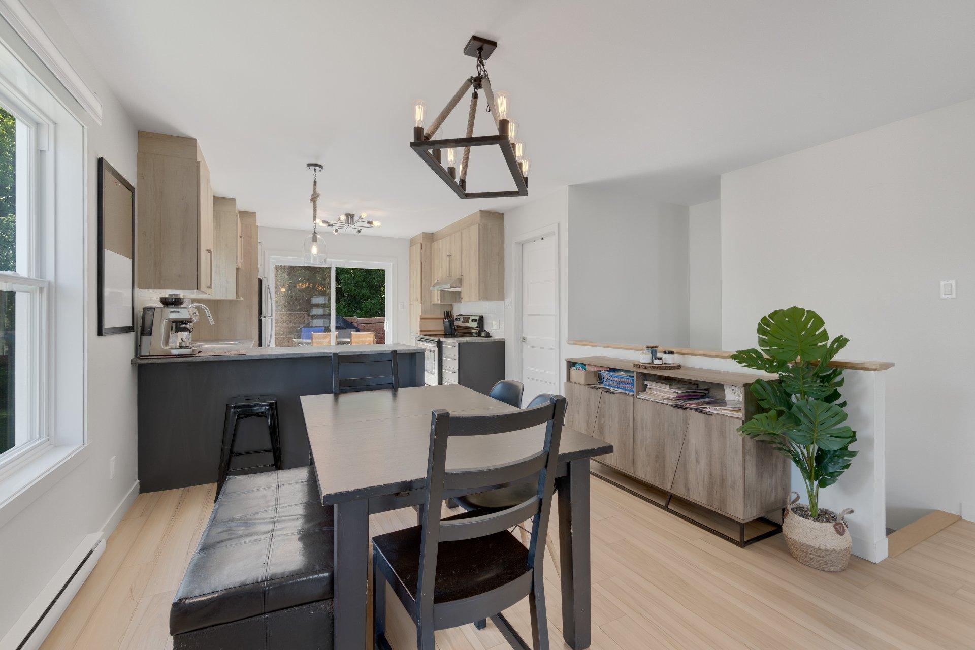 









16


Av. de la Campine

,
Waterloo,




QC
J0E2N0

