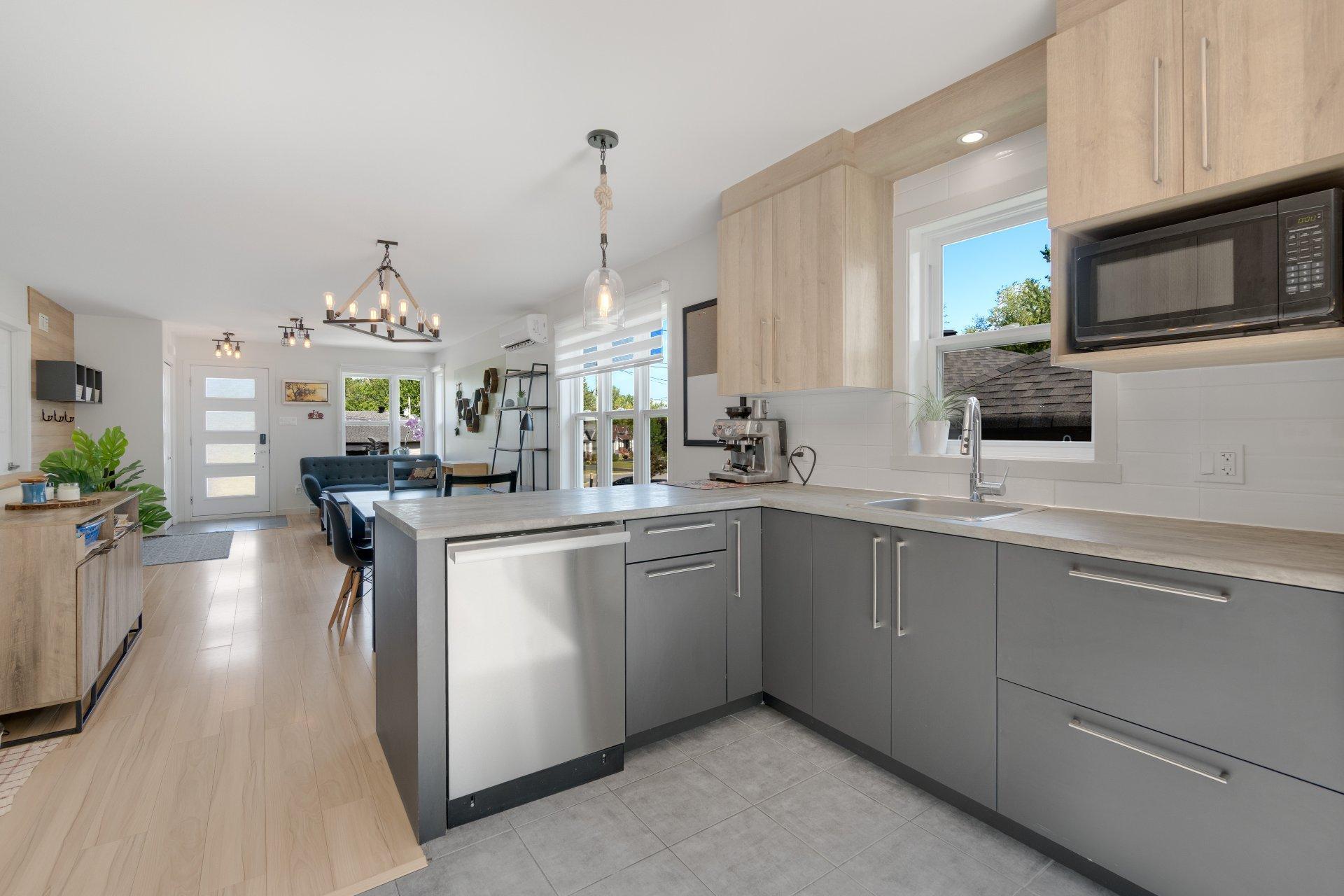 









16


Av. de la Campine

,
Waterloo,




QC
J0E2N0

