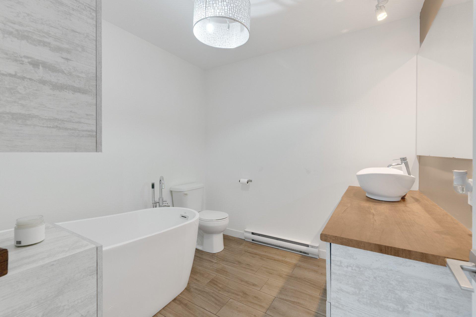 









16


Av. de la Campine

,
Waterloo,




QC
J0E2N0

