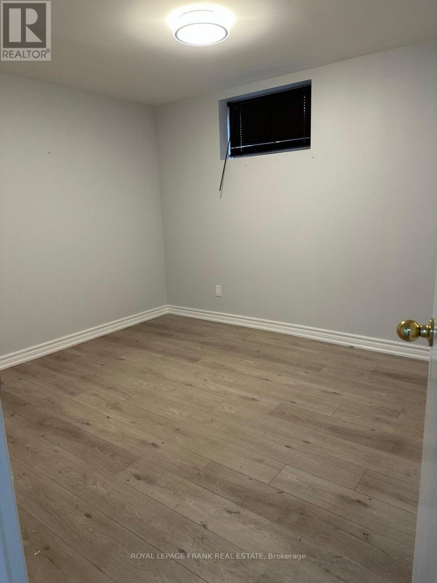 












BSMT - 754 TENNYSON AVENUE

,
Oshawa (Donevan),




Ontario
L1H3K6

