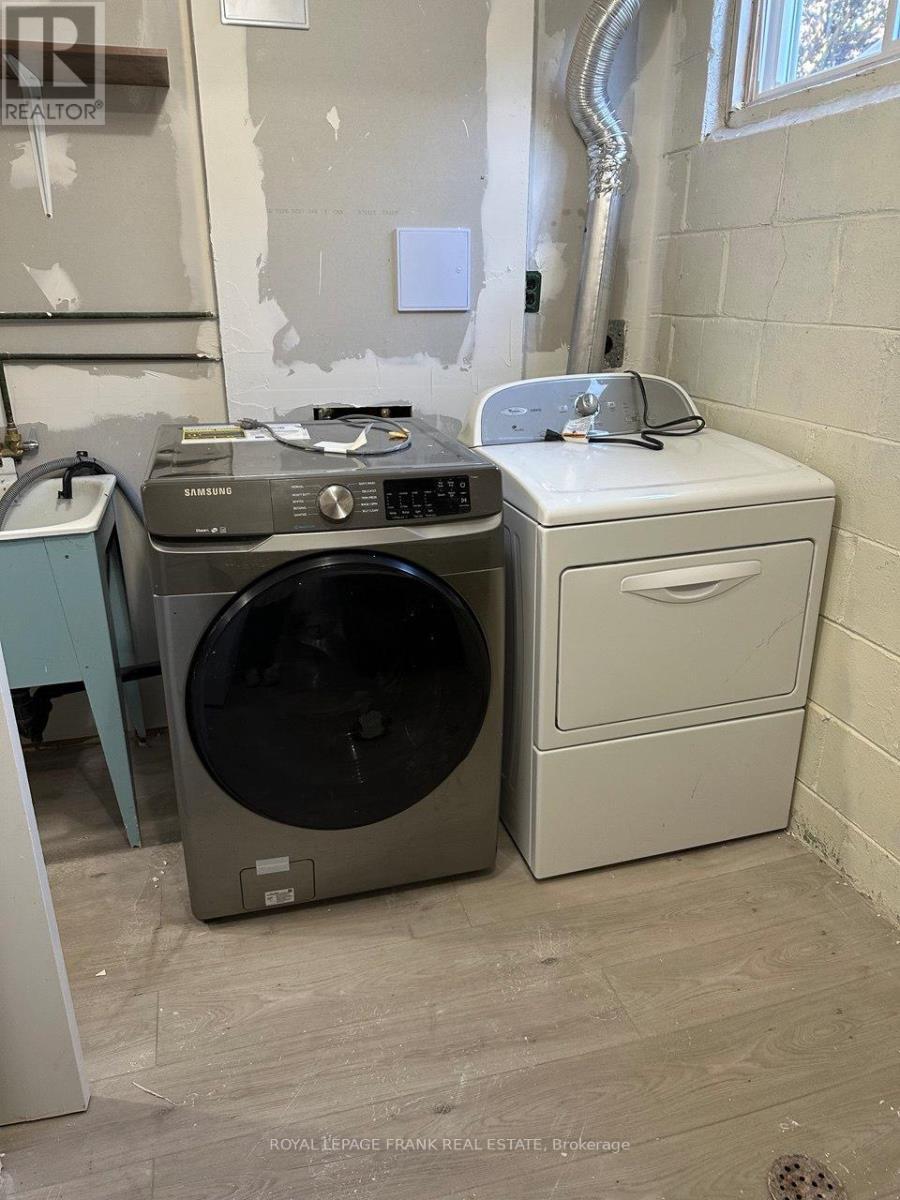












BSMT - 754 TENNYSON AVENUE

,
Oshawa (Donevan),




Ontario
L1H3K6

