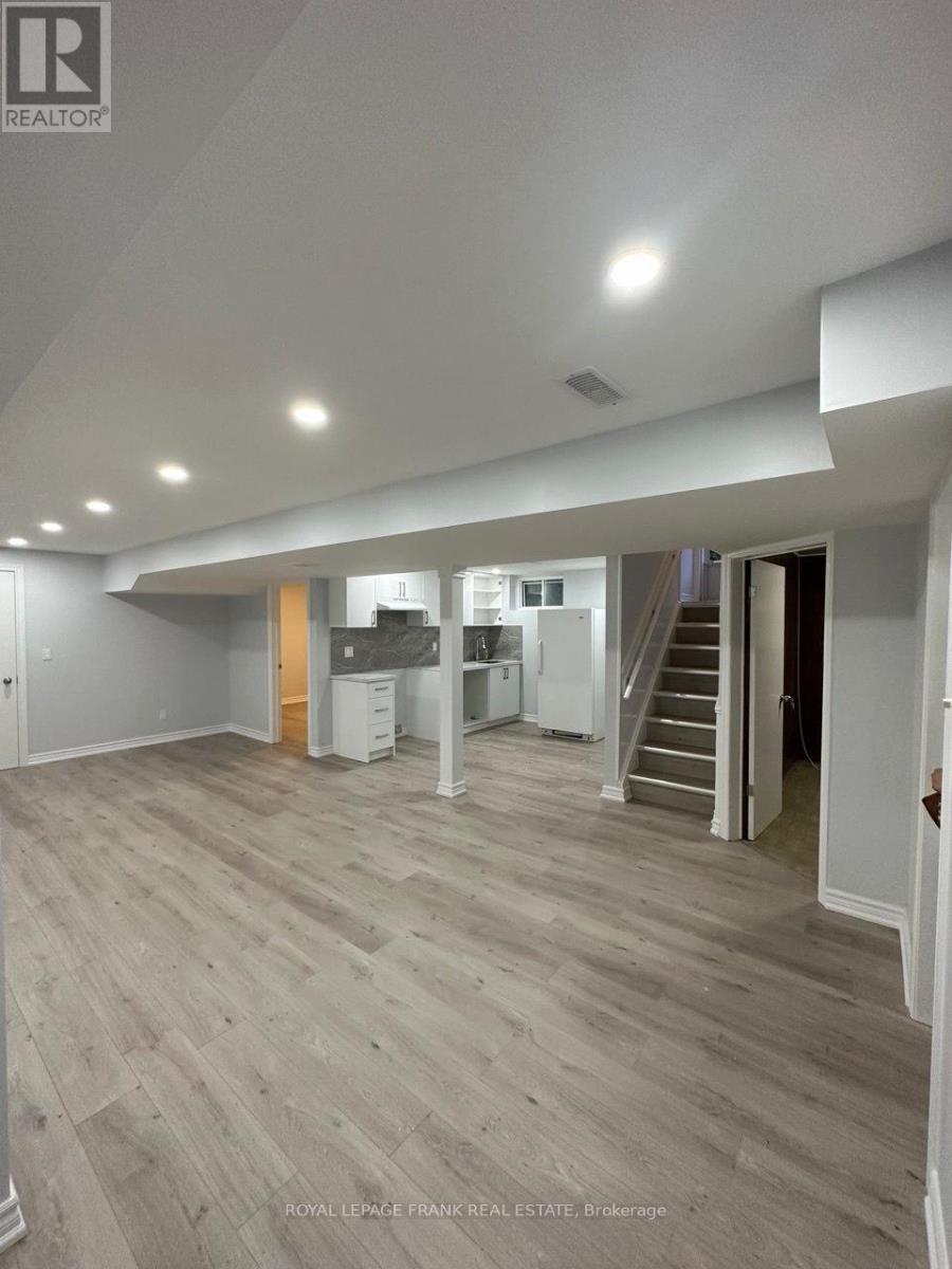 












BSMT - 754 TENNYSON AVENUE

,
Oshawa (Donevan),




Ontario
L1H3K6

