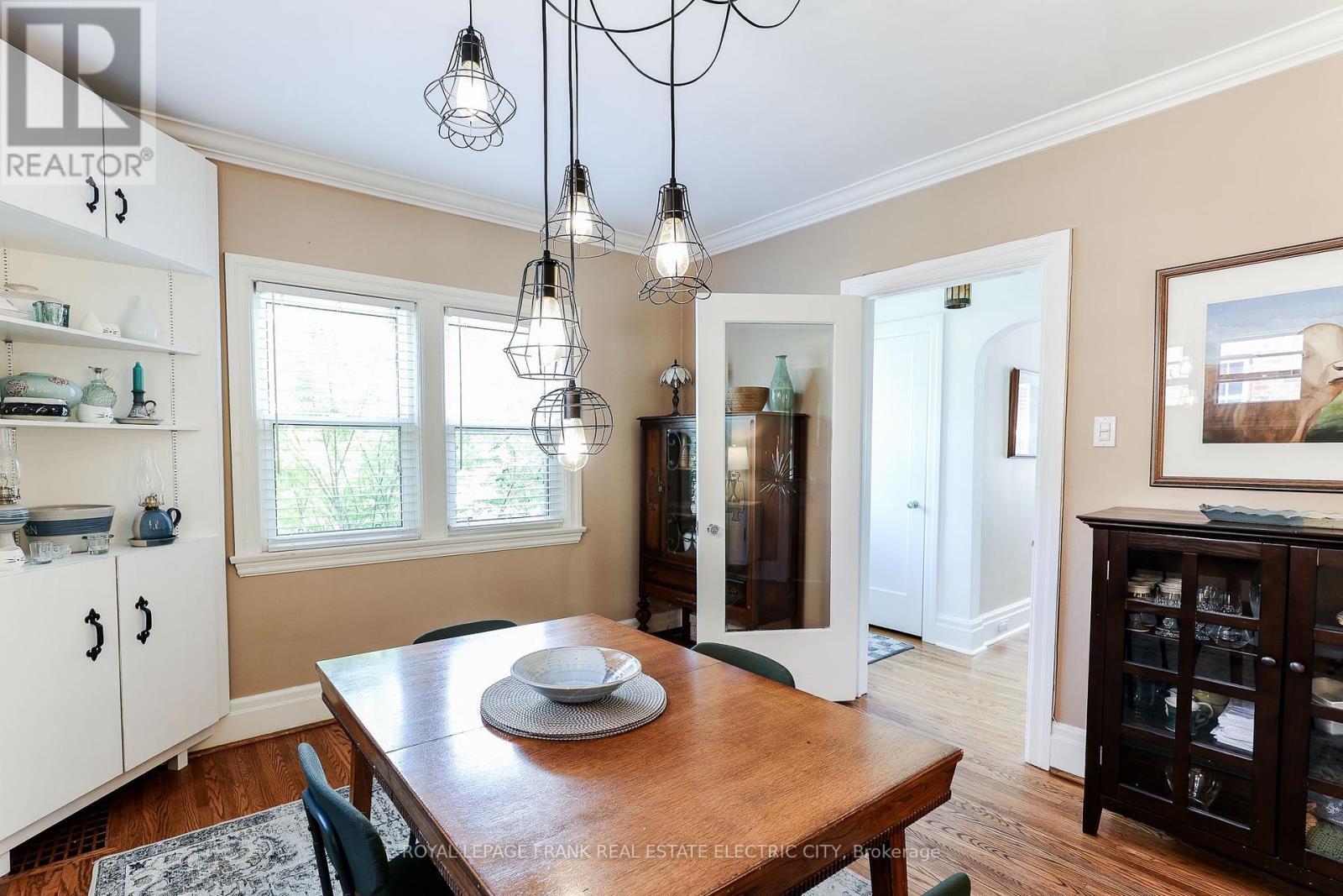 












1307 MONAGHAN ROAD

,
Peterborough (Monaghan Ward 2),




Ontario
K9J5L9

