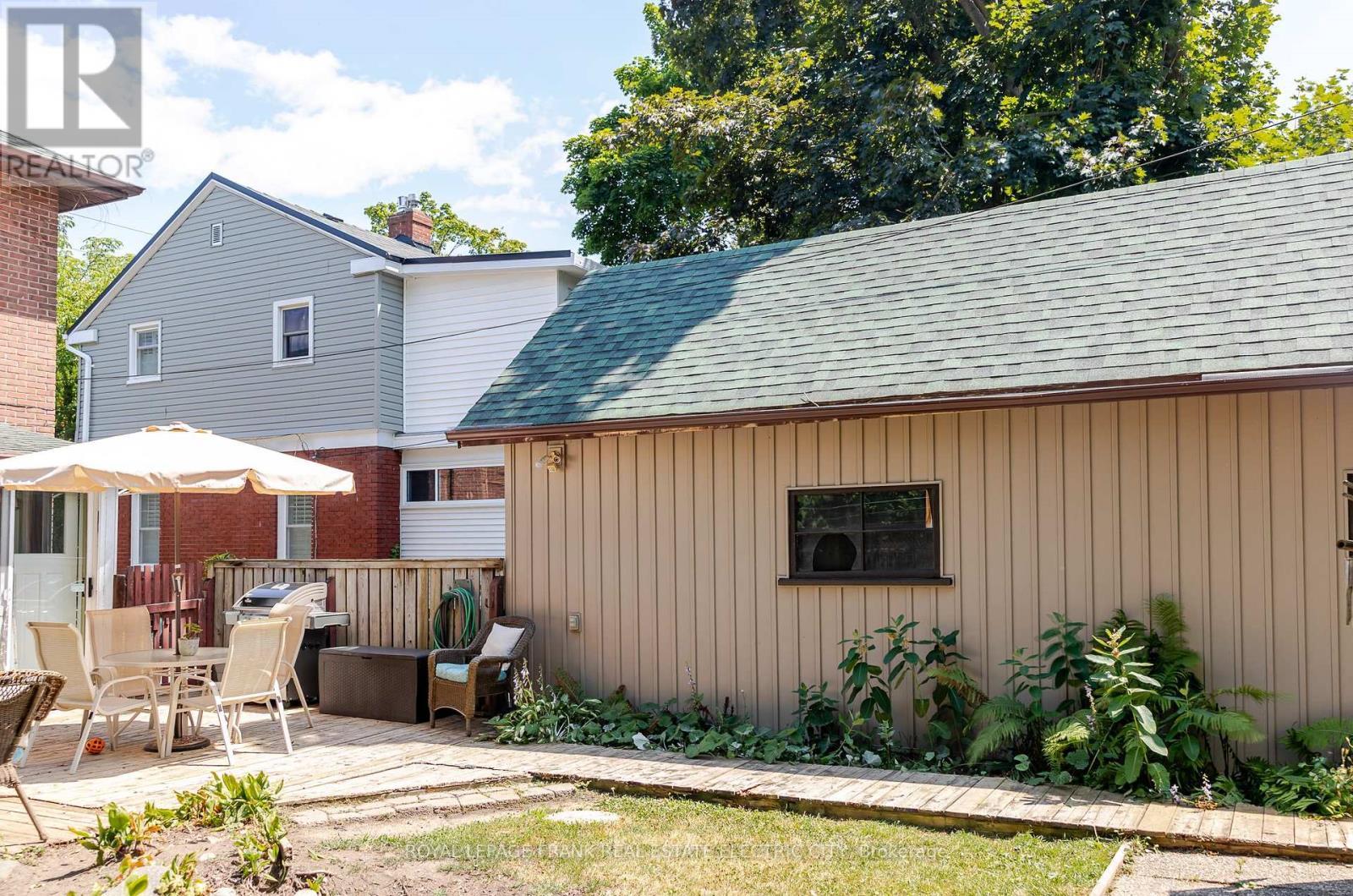 












1307 MONAGHAN ROAD

,
Peterborough (Monaghan Ward 2),




Ontario
K9J5L9

