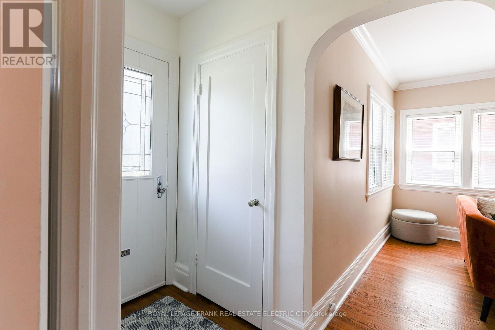 












1307 MONAGHAN ROAD

,
Peterborough (Monaghan Ward 2),




Ontario
K9J5L9

