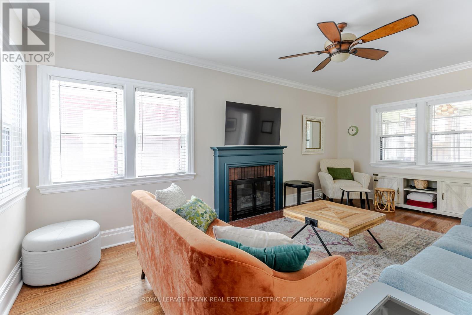 












1307 MONAGHAN ROAD

,
Peterborough (Monaghan Ward 2),




Ontario
K9J5L9

