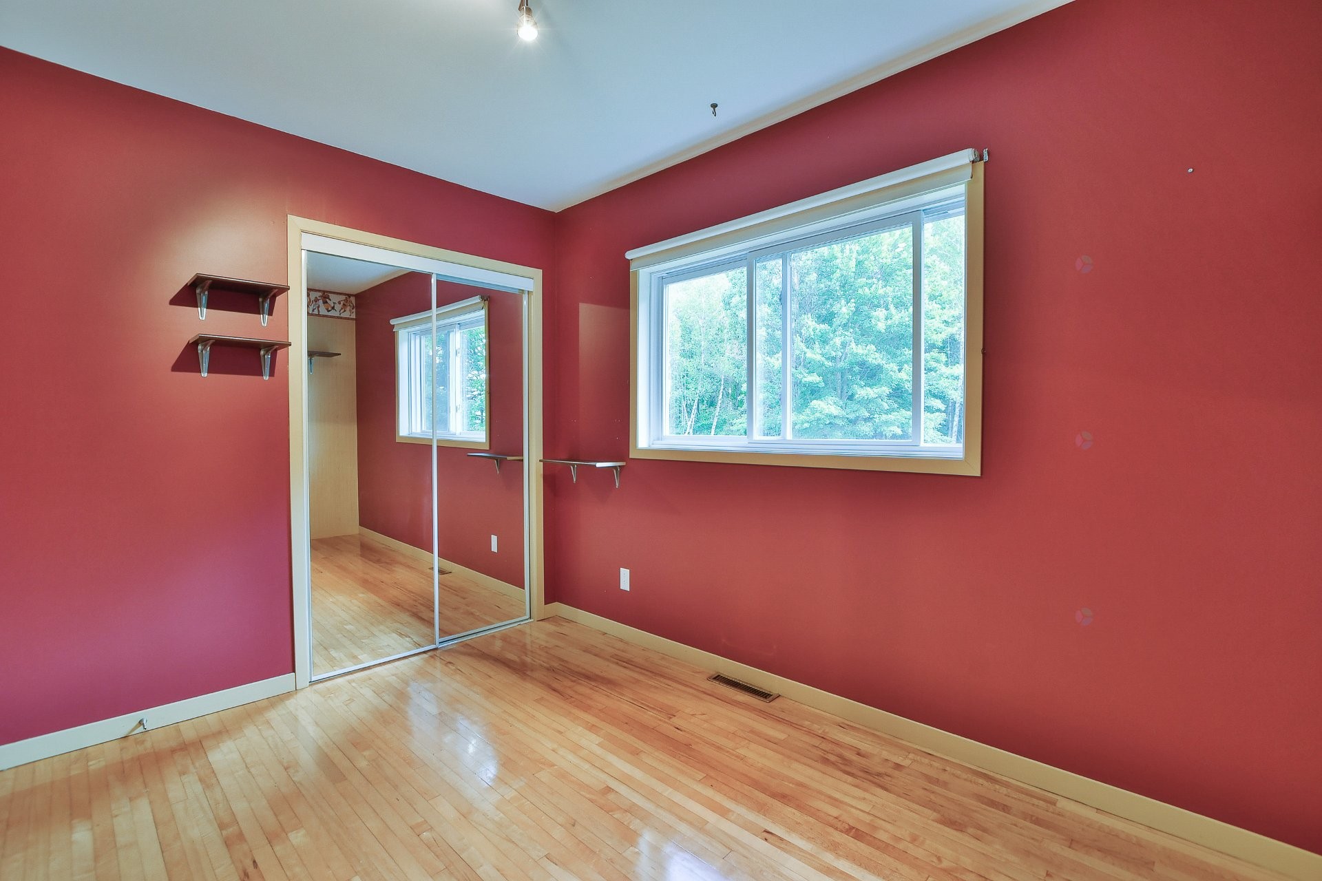 









828


Rg St-Esprit

,
L'Épiphanie,




QC
J5X2M6

