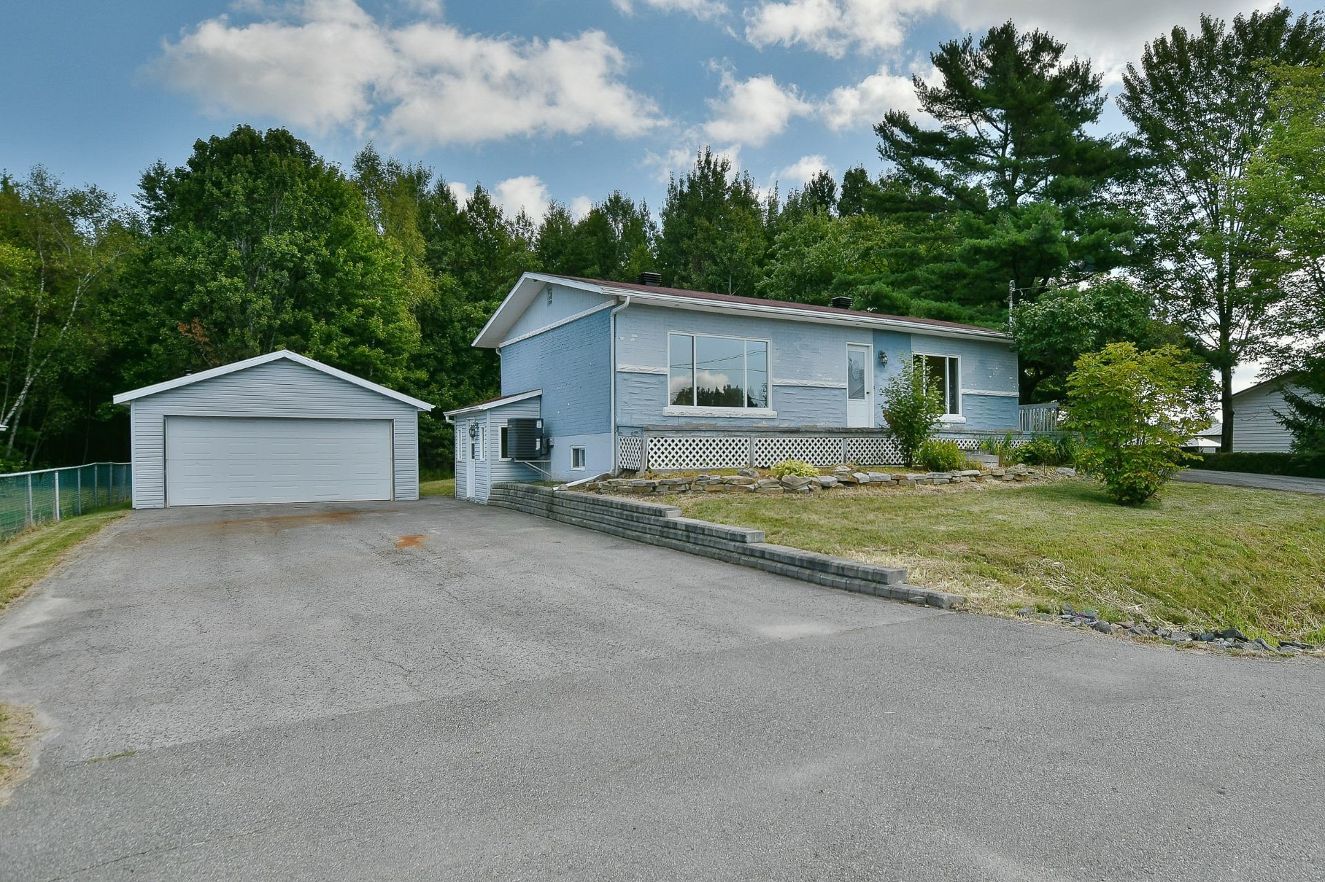 









828


Rg St-Esprit

,
L'Épiphanie,




QC
J5X2M6

