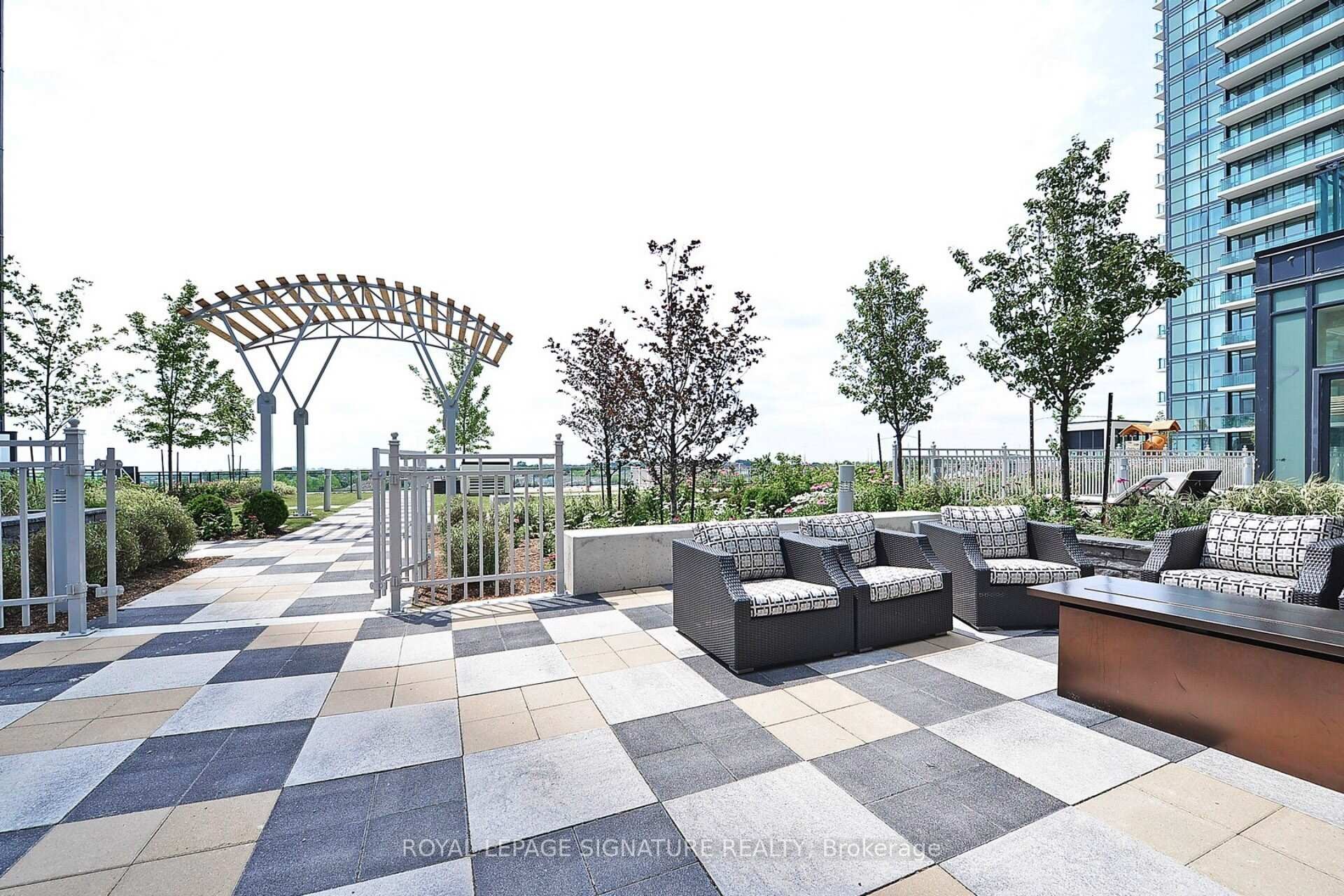 









4070


Confederation

Parkway, PH4605,
Mississauga,




ON
L5B 0E9

