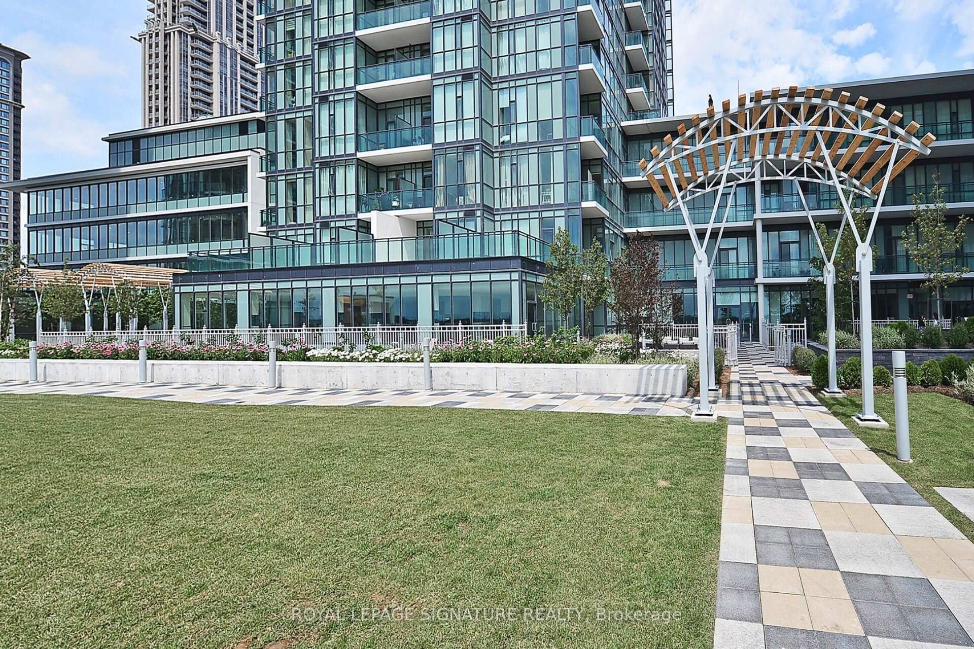 









4070


Confederation

Parkway, PH4605,
Mississauga,




ON
L5B 0E9

