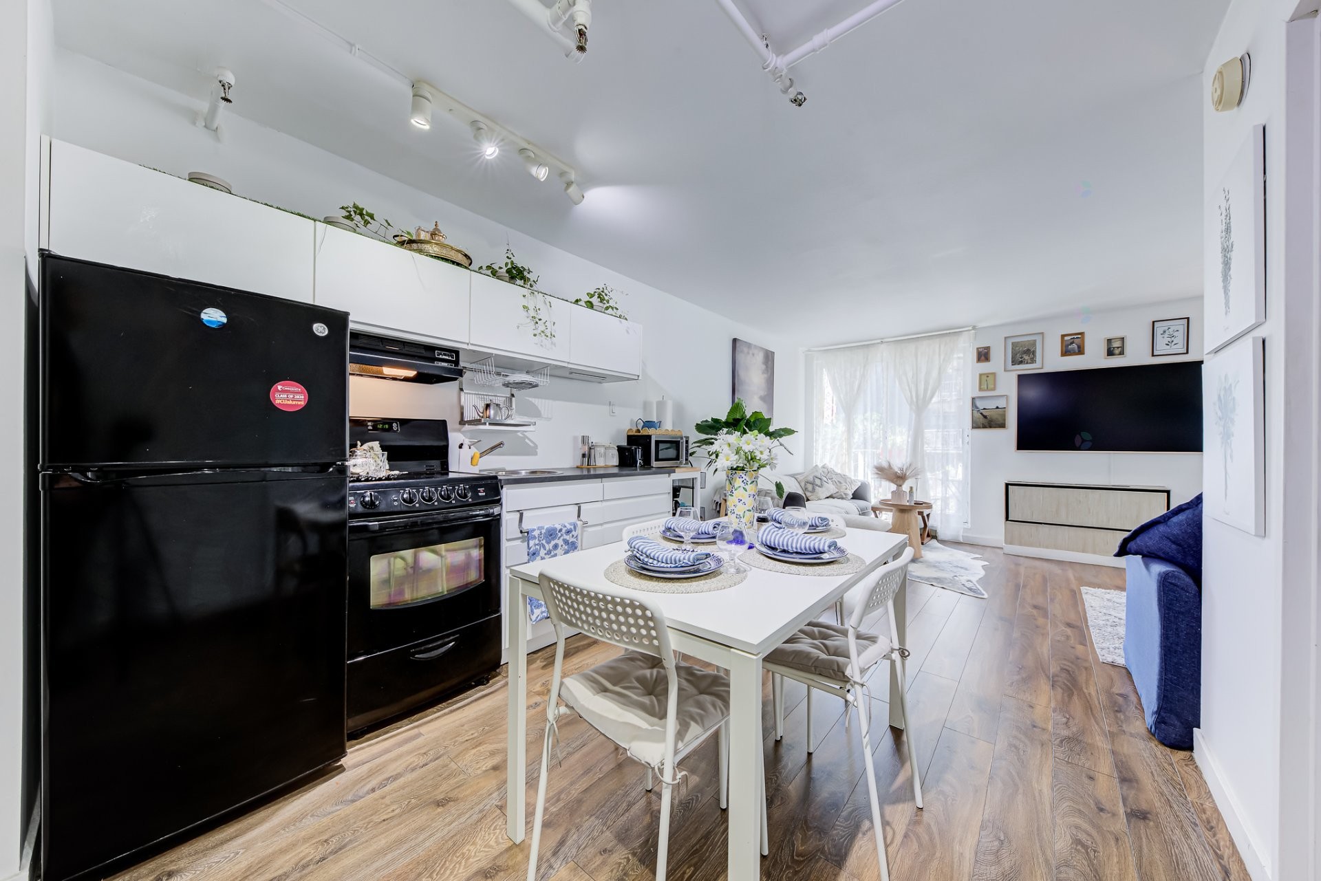 









1077


Rue St-Mathieu

, 560,
Montréal (Ville-Marie),




QC
H3H2S3

