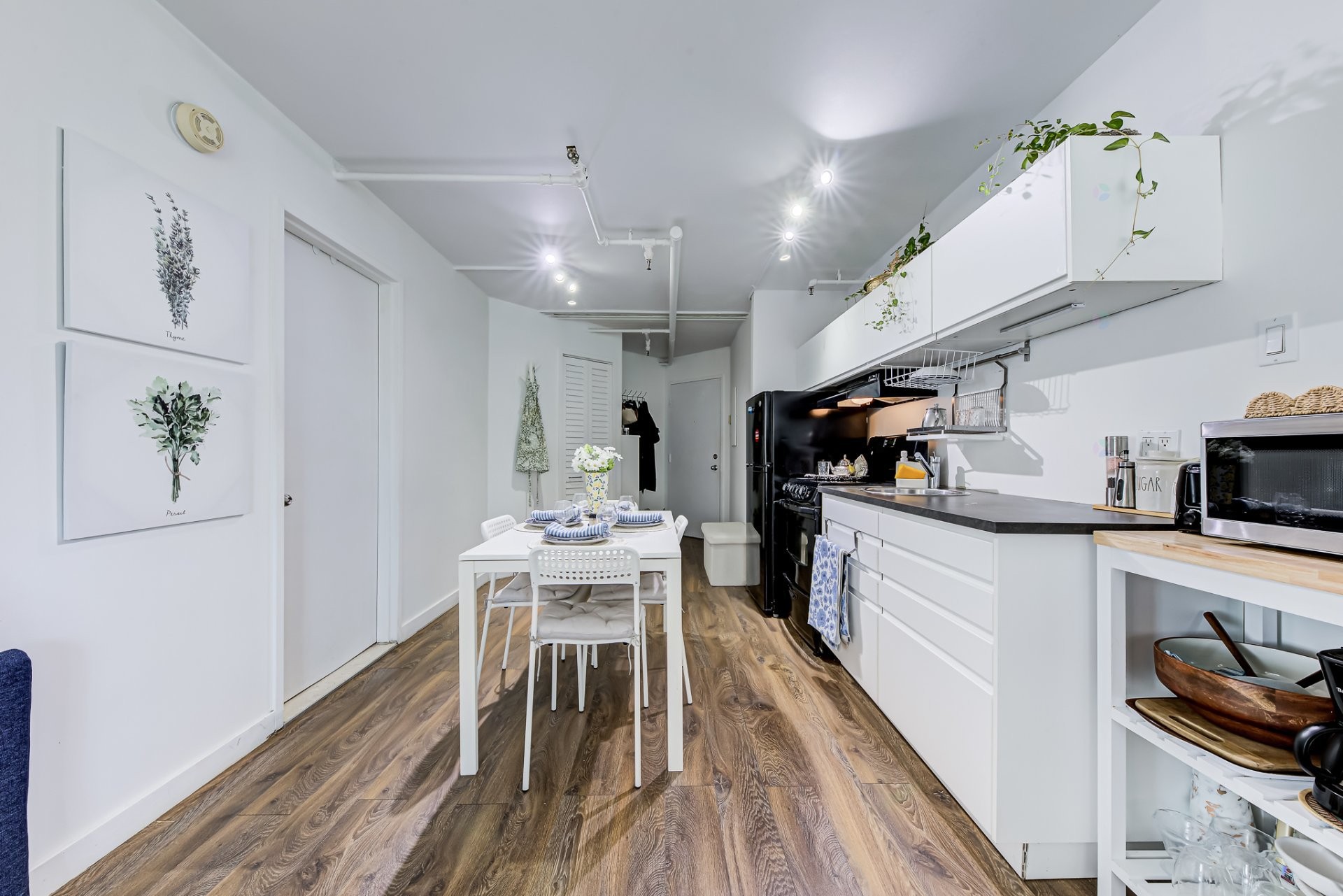 









1077


Rue St-Mathieu

, 560,
Montréal (Ville-Marie),




QC
H3H2S3

