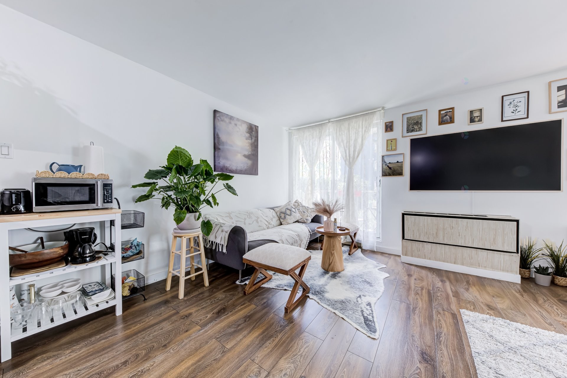 









1077


Rue St-Mathieu

, 560,
Montréal (Ville-Marie),




QC
H3H2S3

