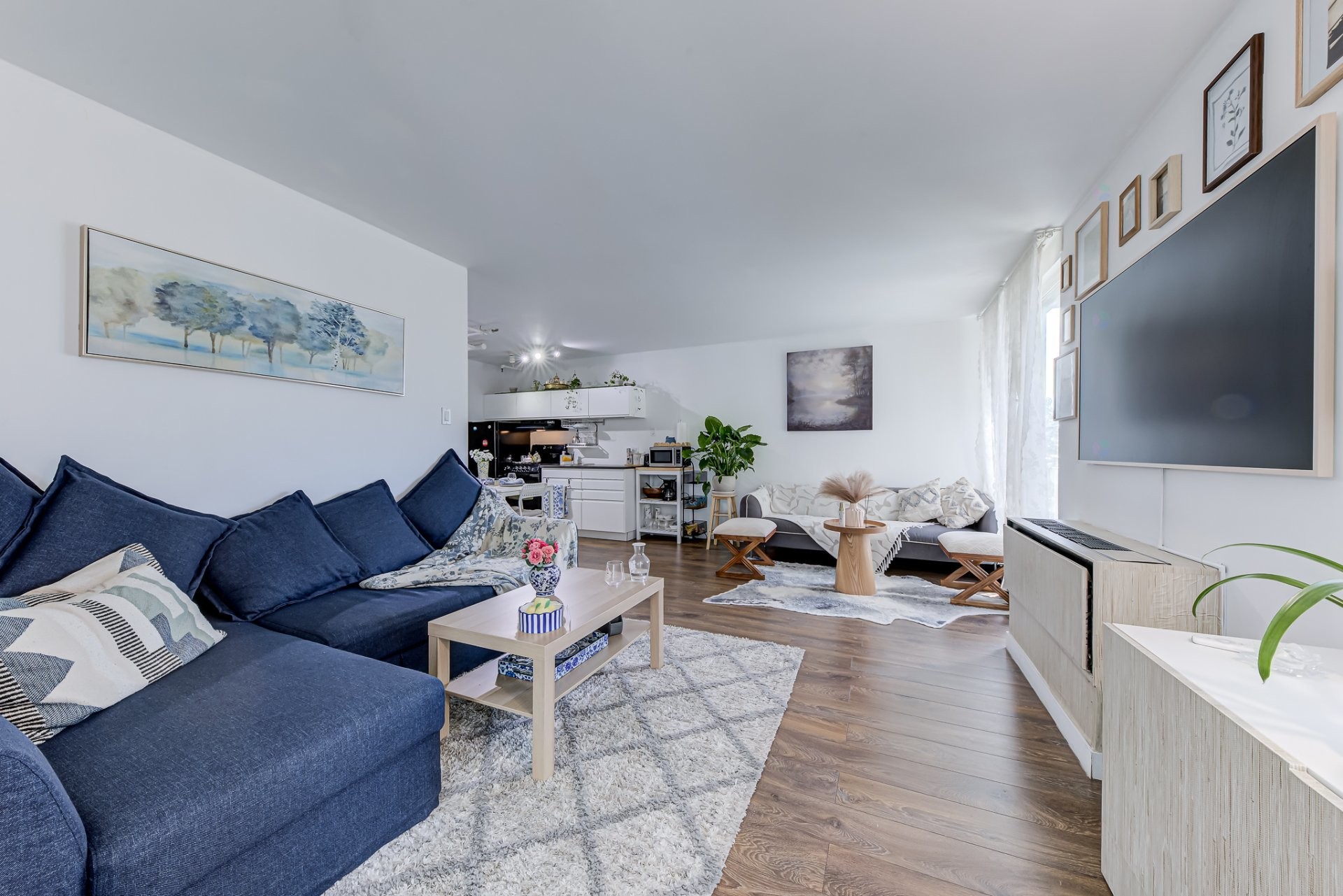 









1077


Rue St-Mathieu

, 560,
Montréal (Ville-Marie),




QC
H3H2S3

