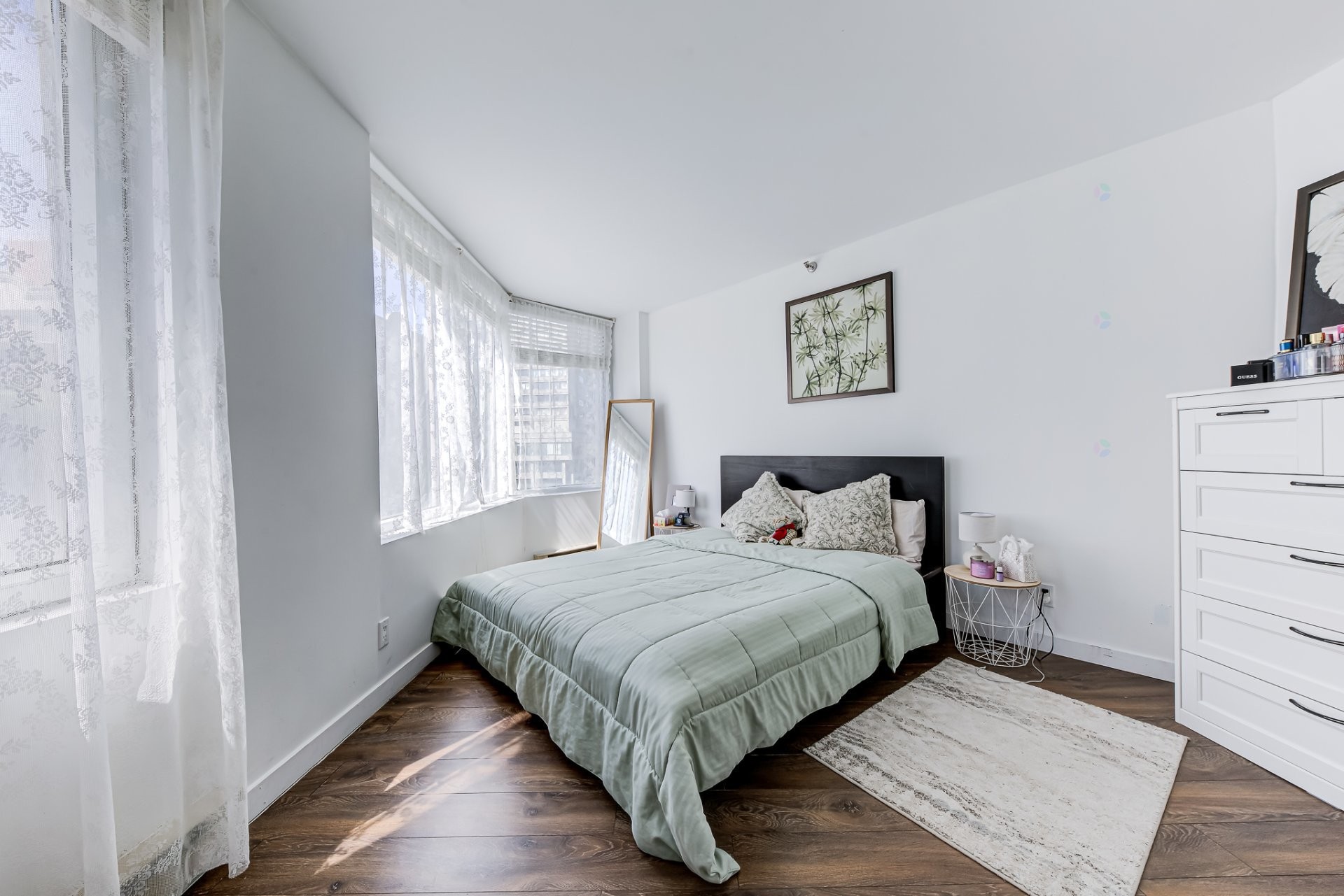 









1077


Rue St-Mathieu

, 560,
Montréal (Ville-Marie),




QC
H3H2S3

