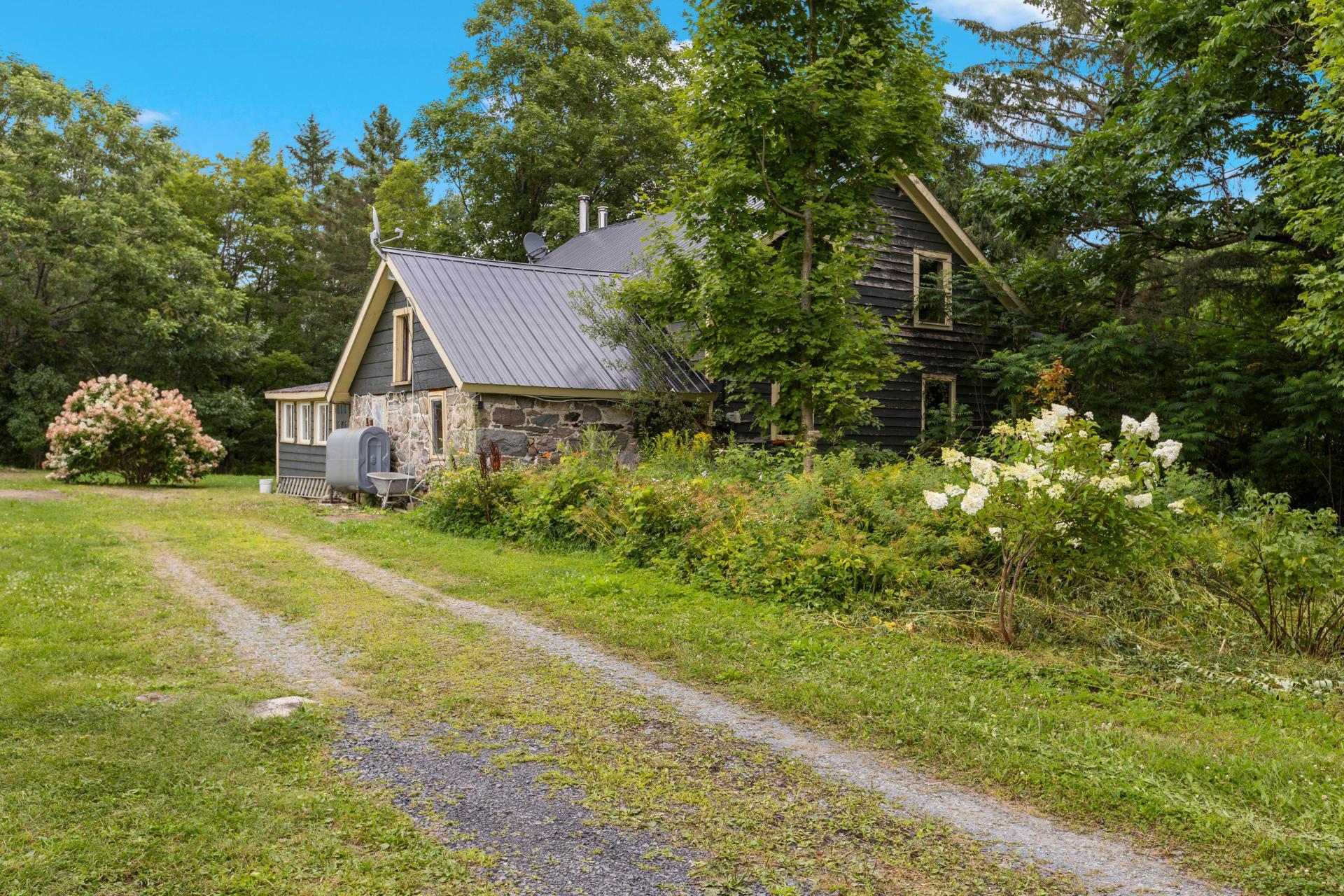 









223Z


Ch. de Richford

,
Frelighsburg,







QC
J0J1C0

