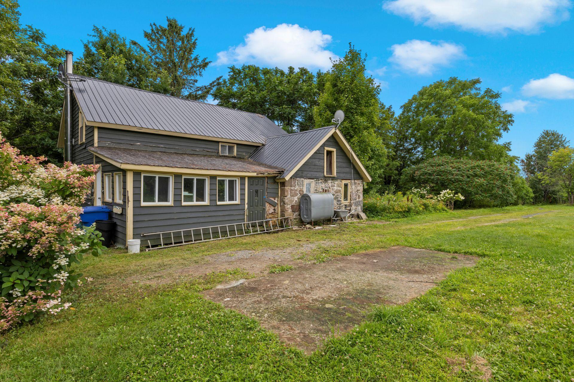 









223Z


Ch. de Richford

,
Frelighsburg,







QC
J0J1C0

