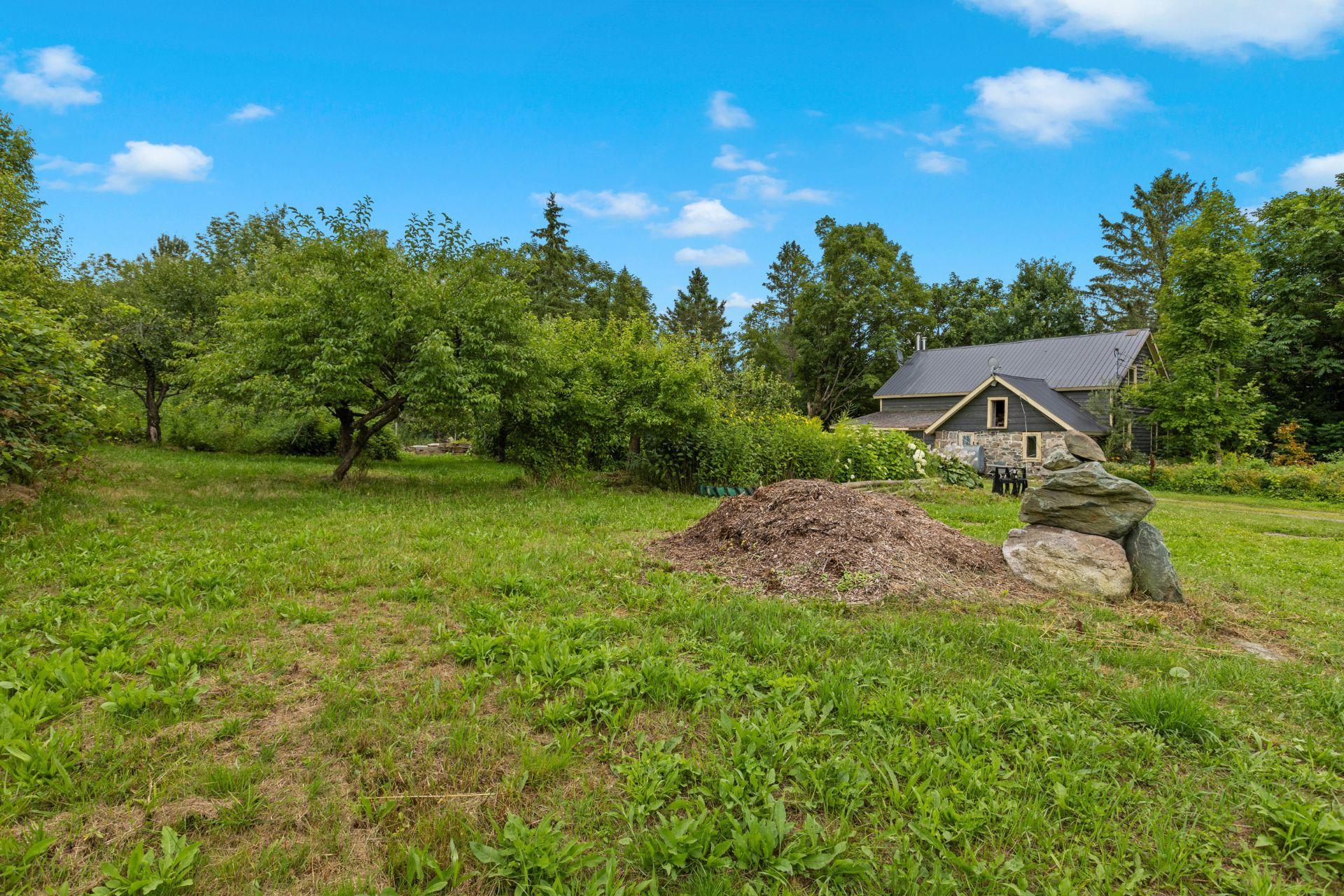 









223Z


Ch. de Richford

,
Frelighsburg,







QC
J0J1C0

