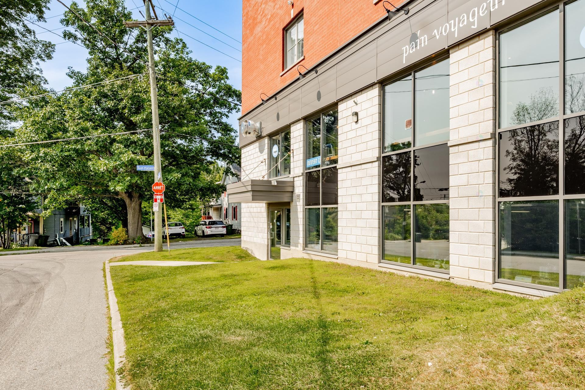 









373


Rue King E.

, 204B,
Sherbrooke (Fleurimont),




QC
J1G1B4

