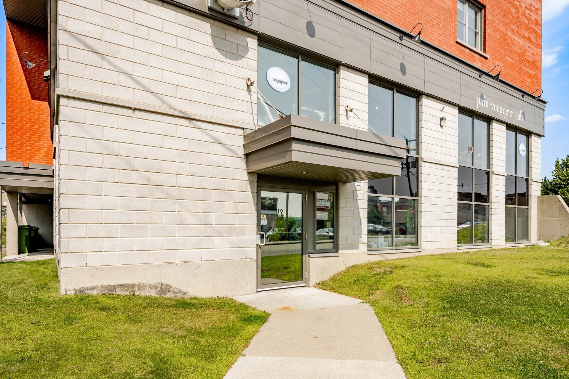 









373


Rue King E.

, 204B,
Sherbrooke (Fleurimont),




QC
J1G1B4

