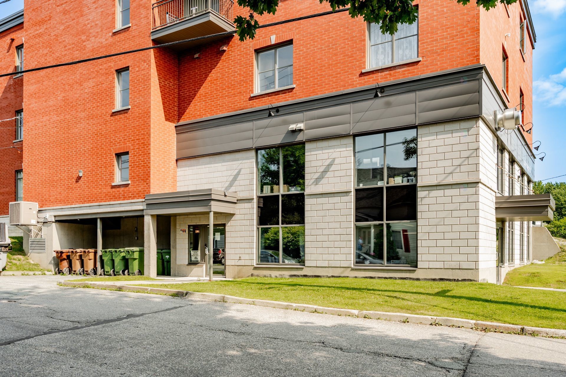 









373


Rue King E.

, 204B,
Sherbrooke (Fleurimont),




QC
J1G1B4

