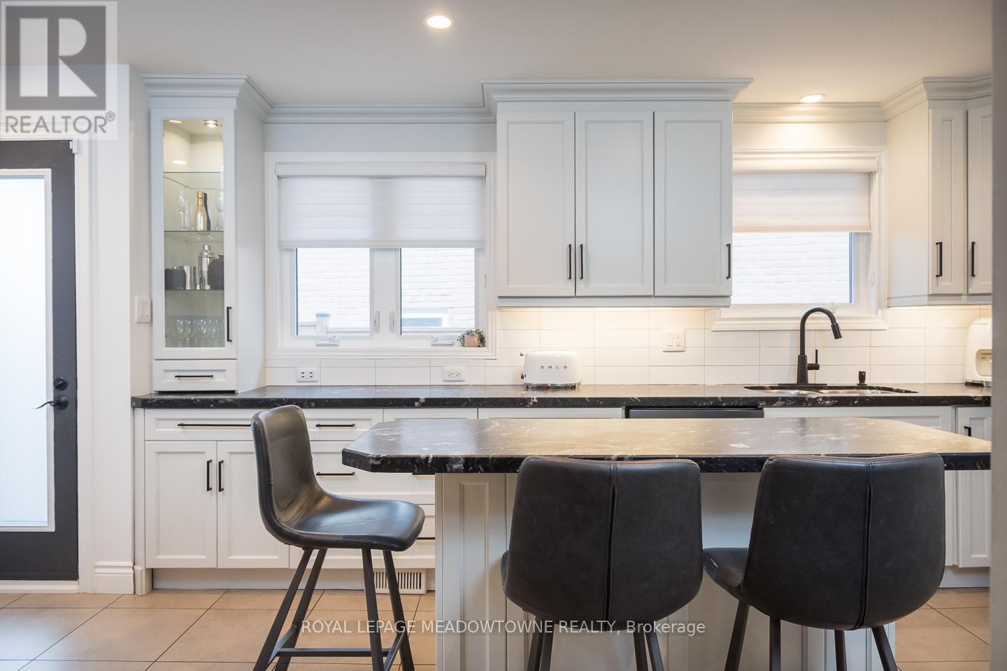 












613 FOSTER COURT

,
Milton,




Ontario
L9T4P1

