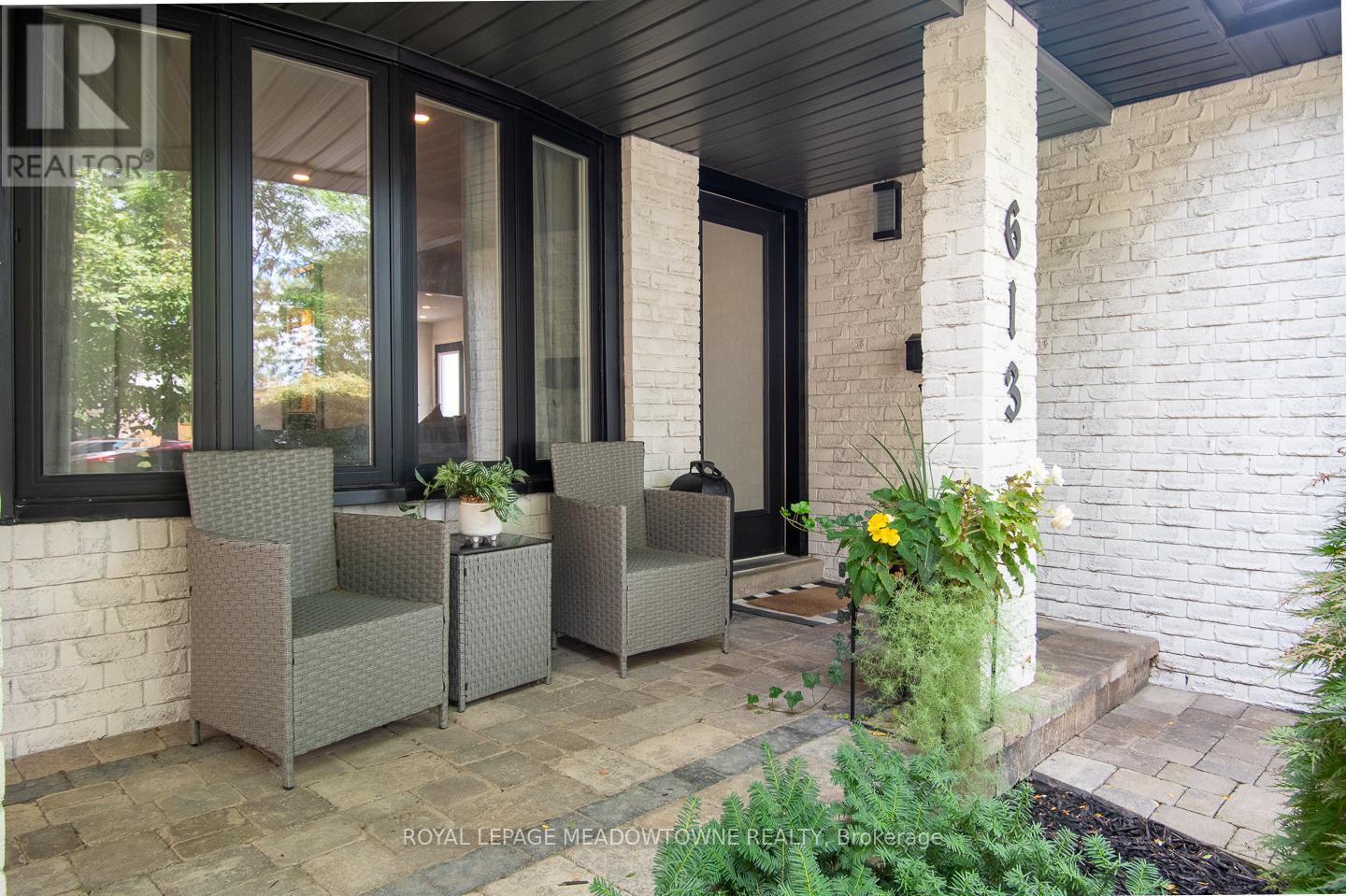 












613 FOSTER COURT

,
Milton,




Ontario
L9T4P1

