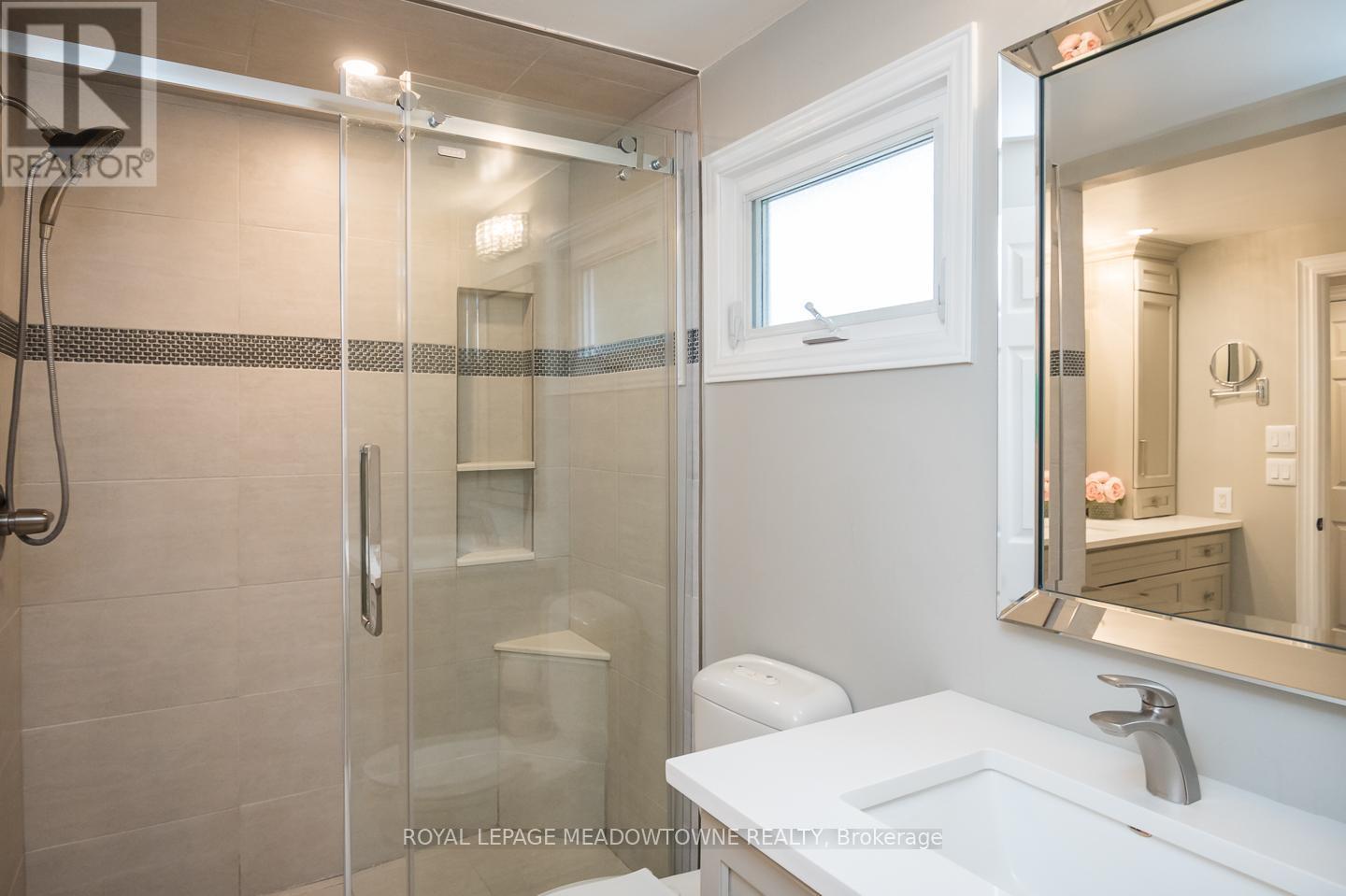 












613 FOSTER COURT

,
Milton,




Ontario
L9T4P1

