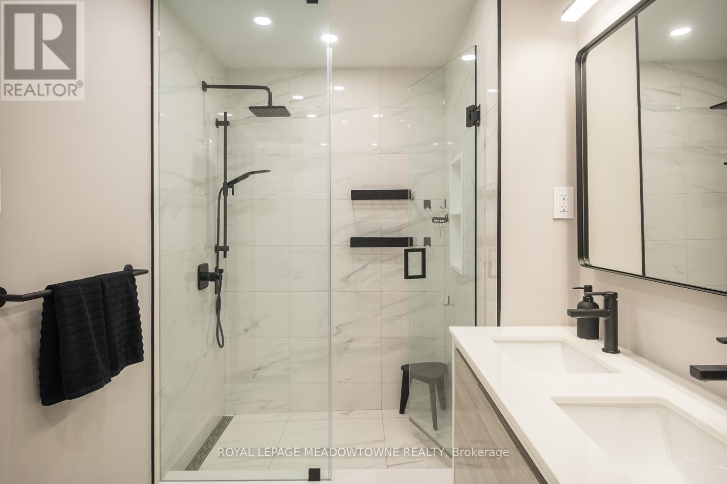 












613 FOSTER COURT

,
Milton,




Ontario
L9T4P1

