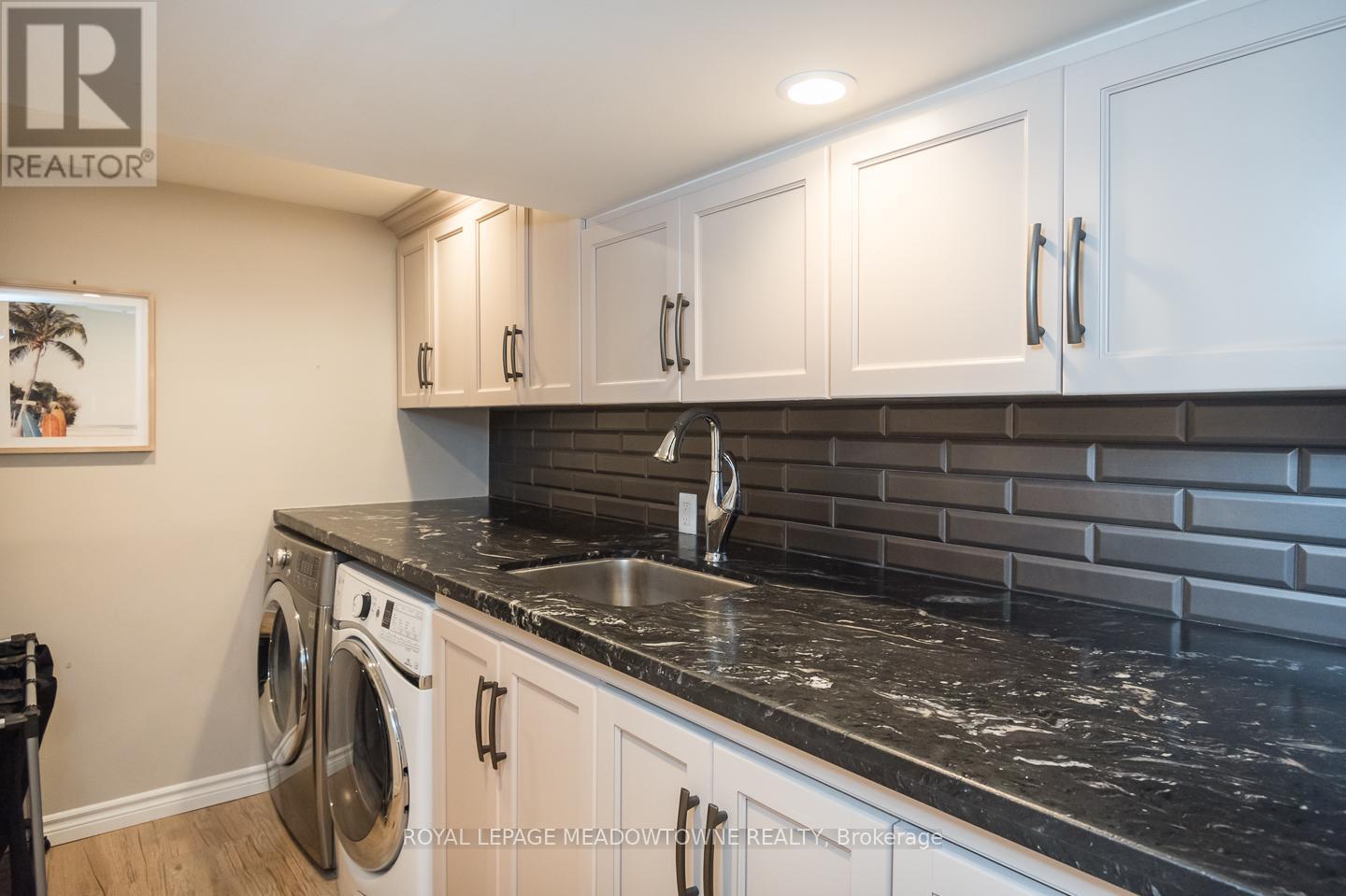 












613 FOSTER COURT

,
Milton,




Ontario
L9T4P1

